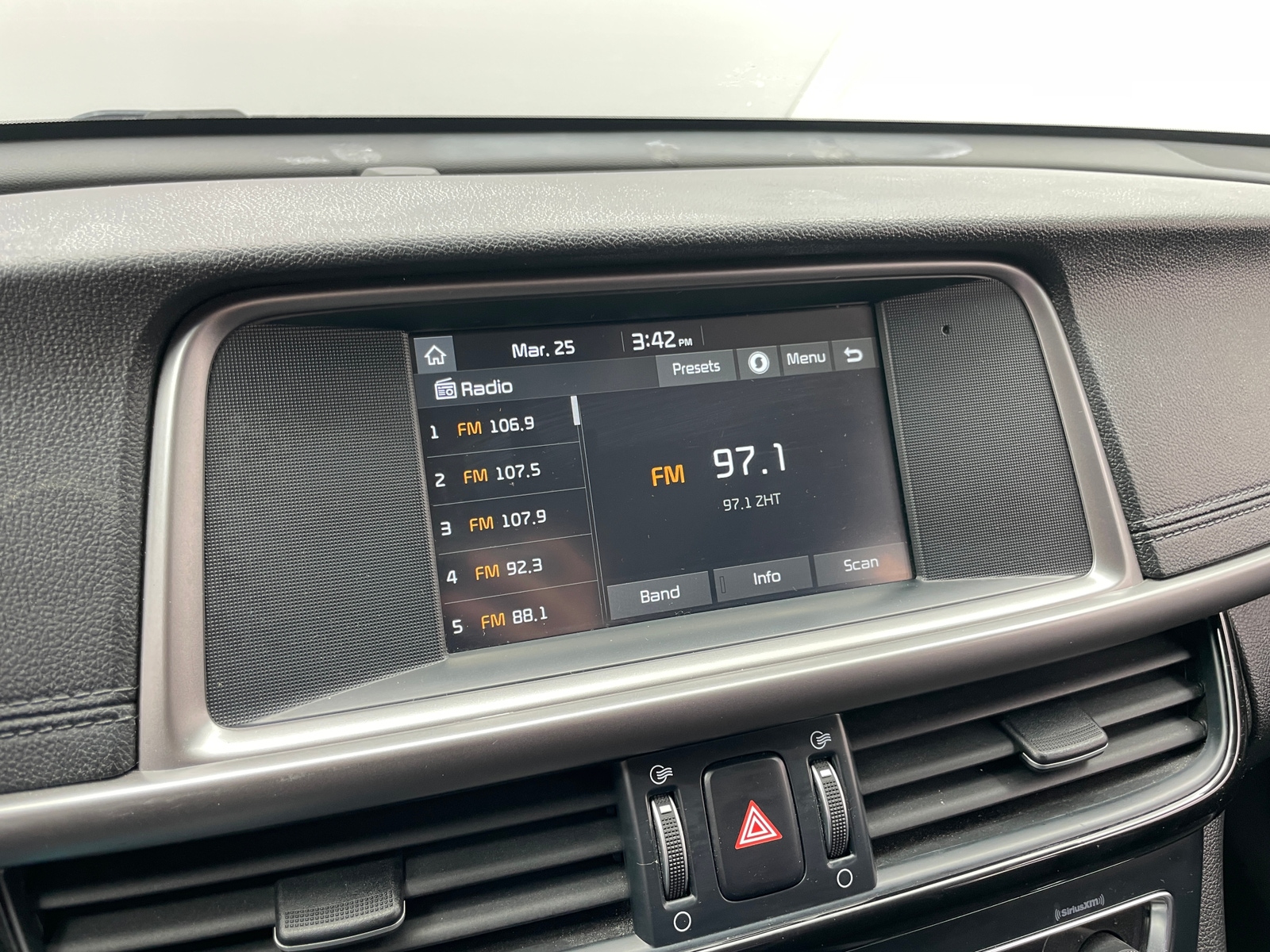 Thumbnail: 2018 Kia Optima - 4