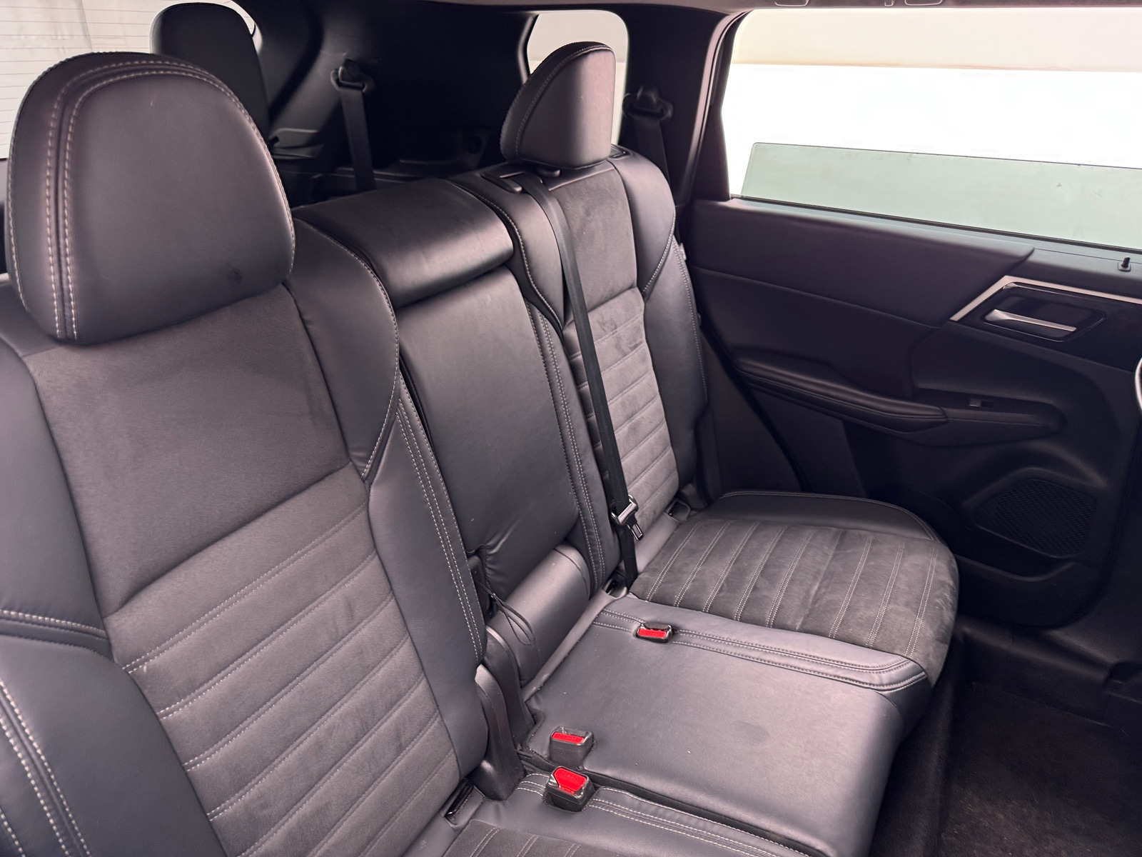 Thumbnail: 2023 Mitsubishi Outlander - 5