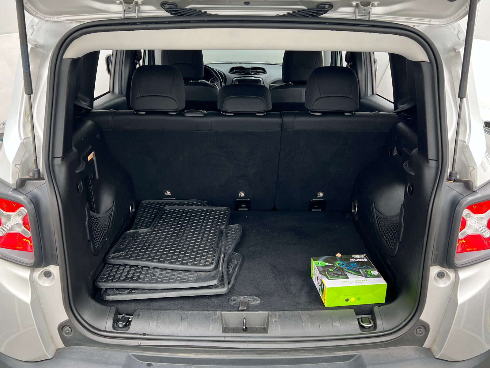 Thumbnail: 2018 Jeep Renegade - 7