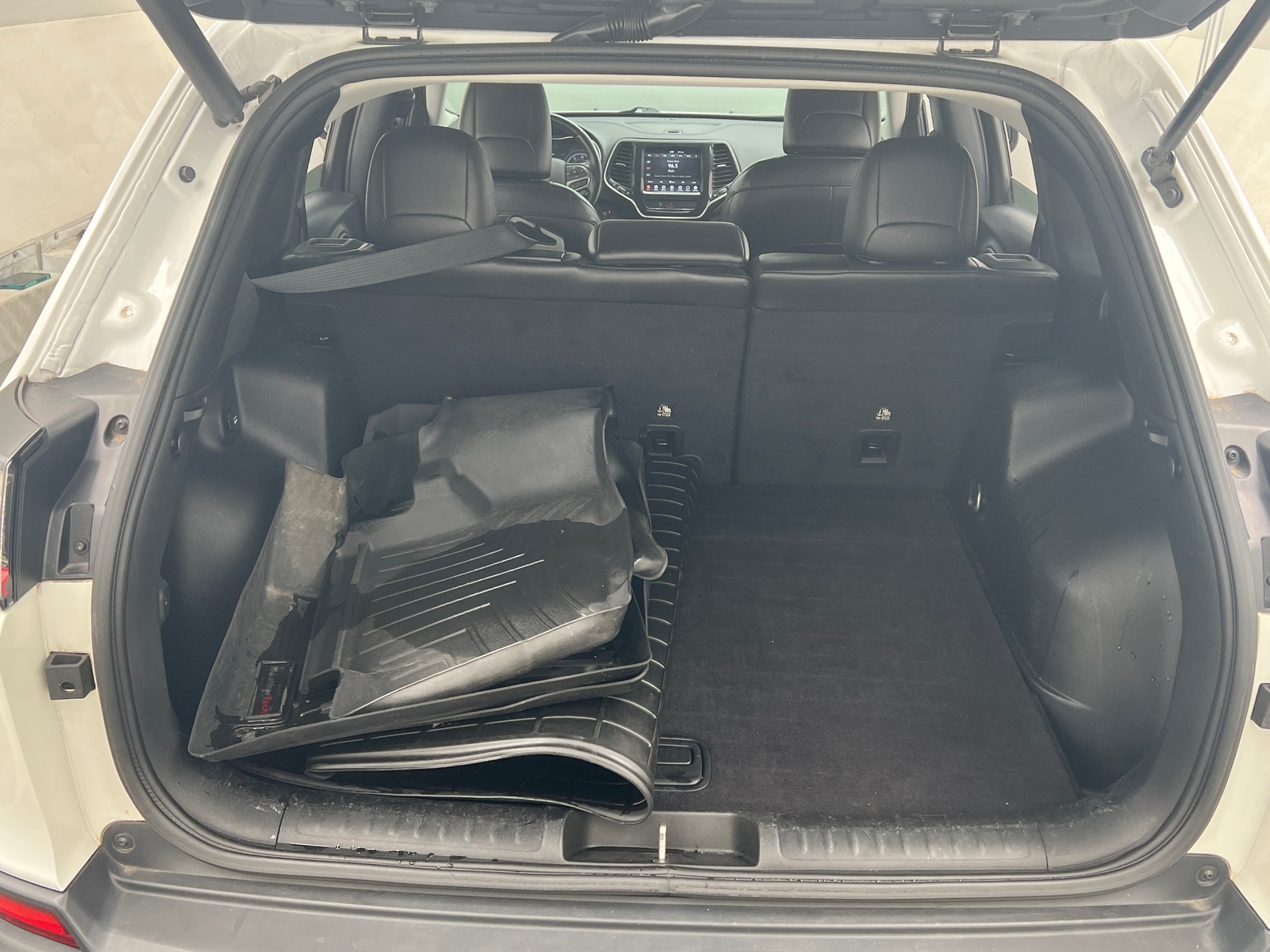 Thumbnail: 2019 Jeep Cherokee - 6