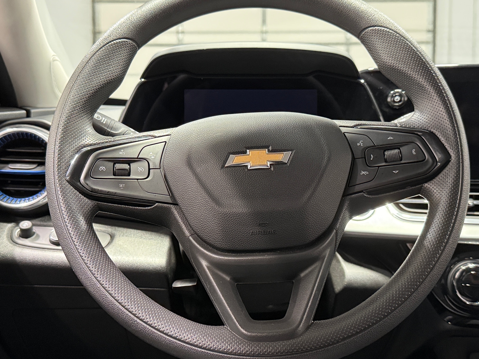 Thumbnail: 2025 Chevrolet Trax - 5