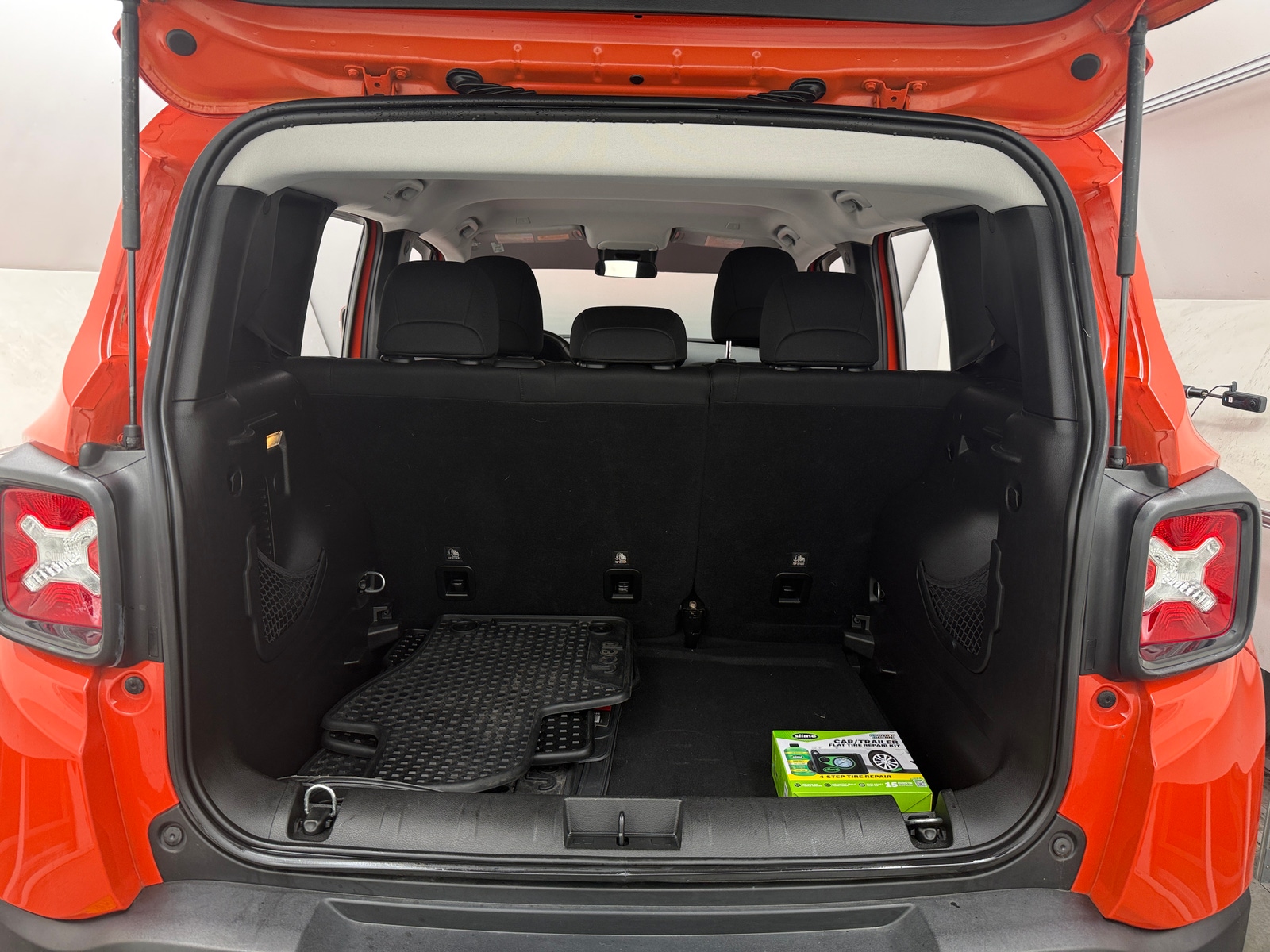 Thumbnail: 2018 Jeep Renegade - 7