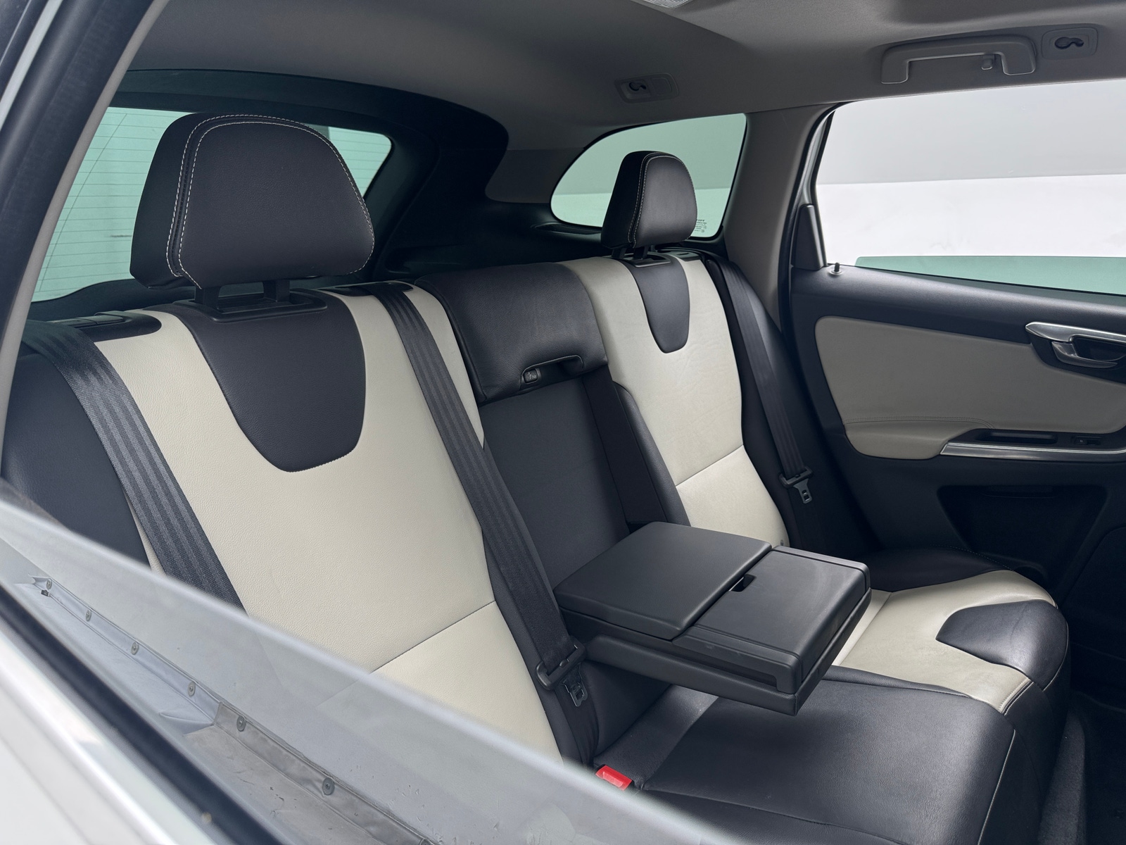 Thumbnail: 2017 Volvo XC60 - 5