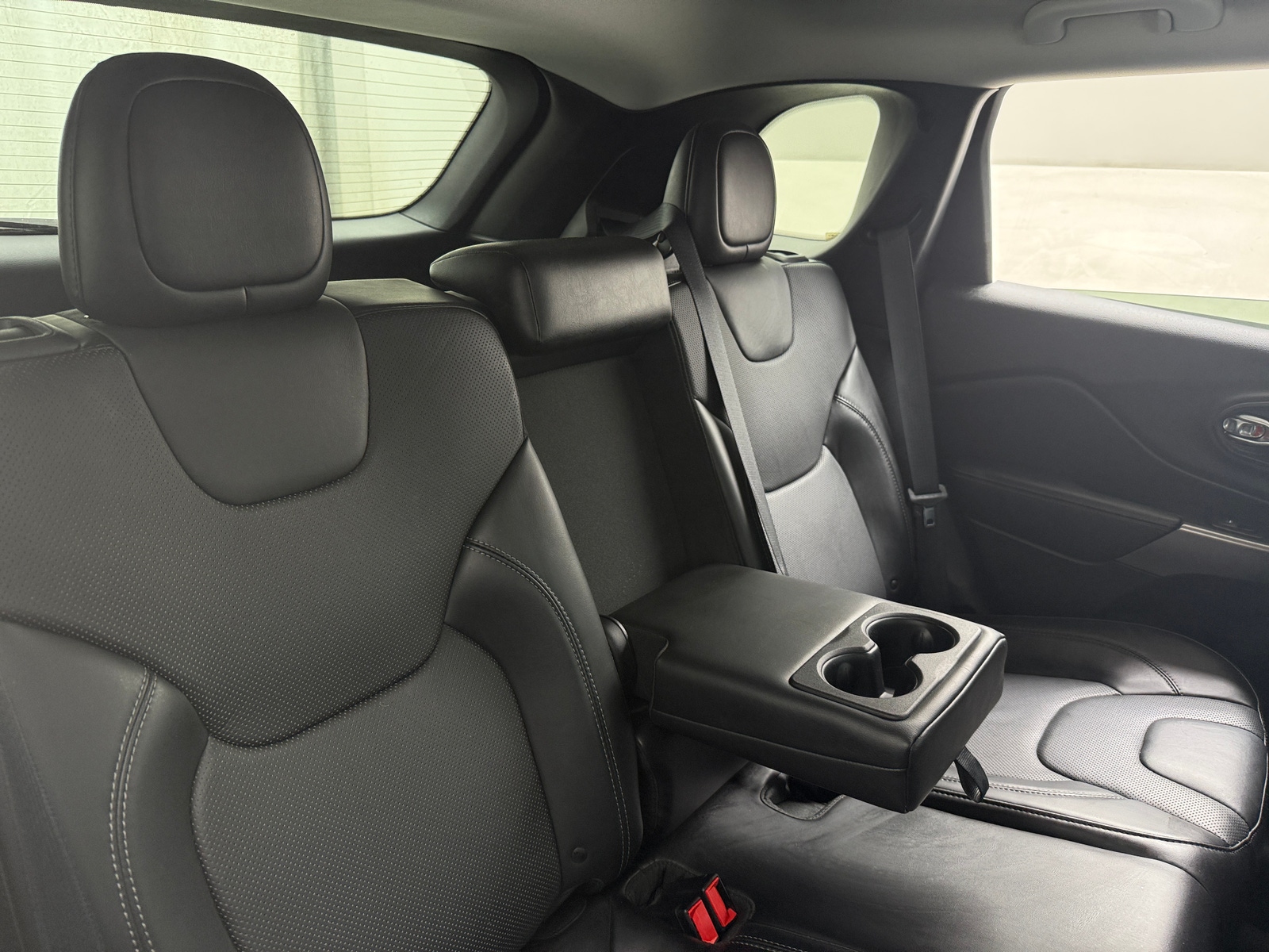 Thumbnail: 2019 Jeep Cherokee - 6