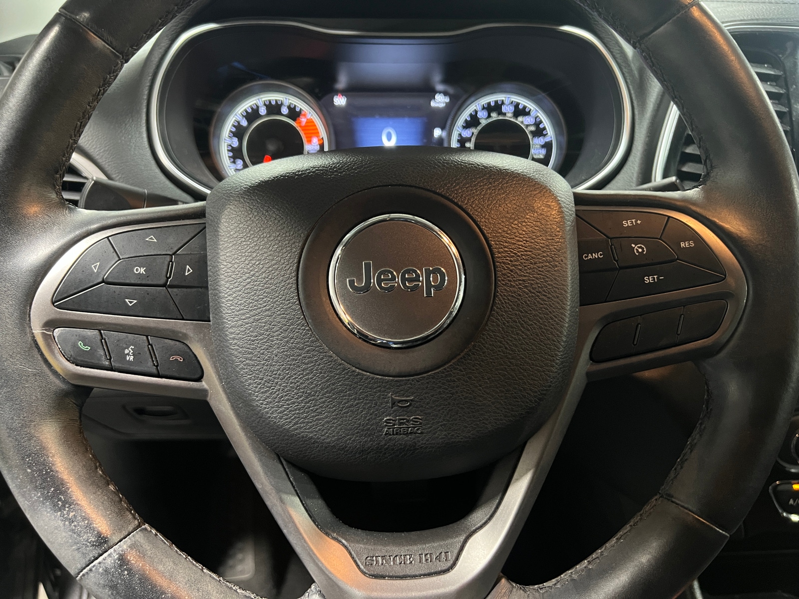 Thumbnail: 2019 Jeep Cherokee - 5