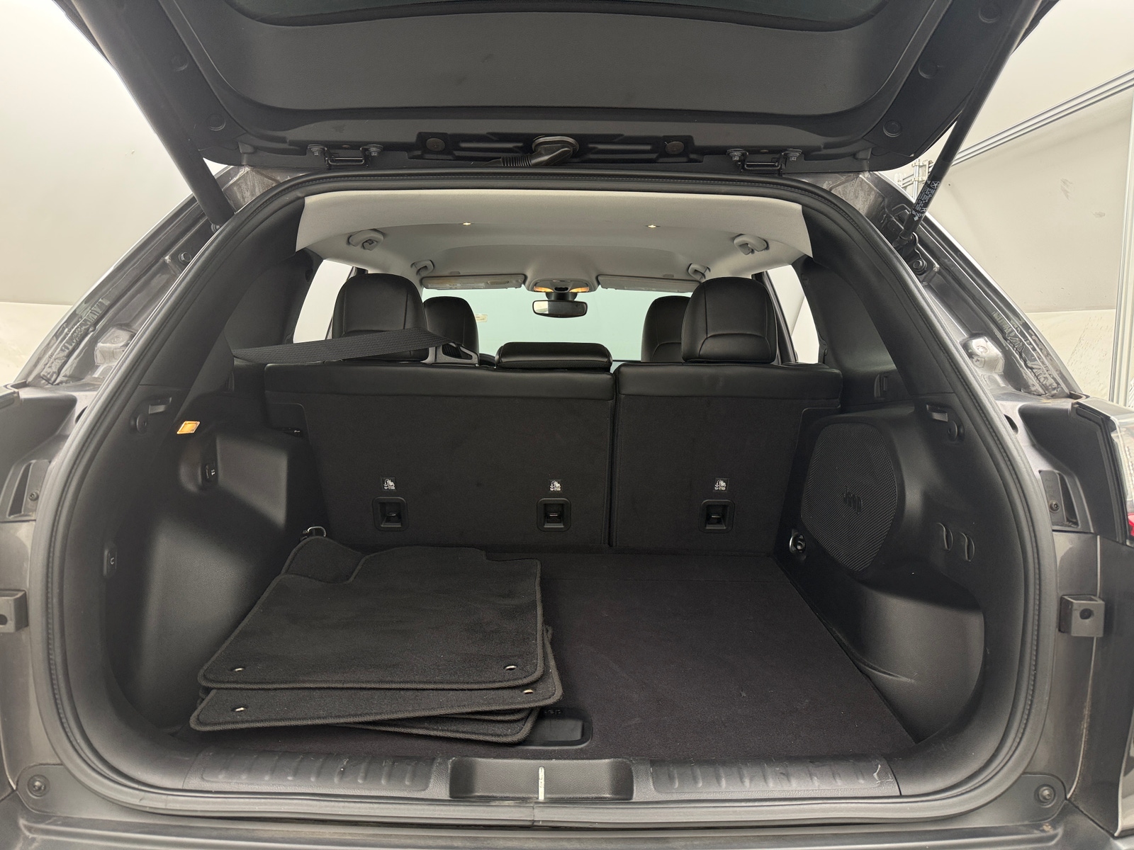 Thumbnail: 2019 Jeep Cherokee - 7