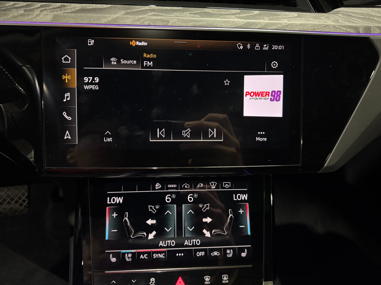 Thumbnail: 2021 Audi e-tron - 3