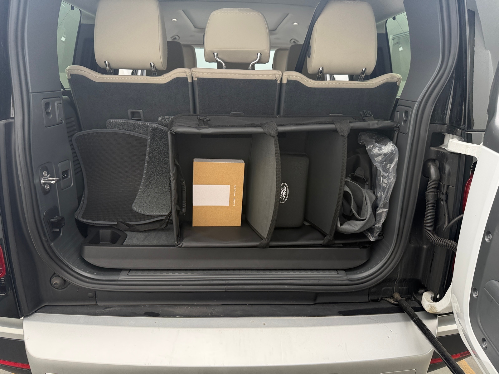 Thumbnail: 2024 Land Rover Defender - 6