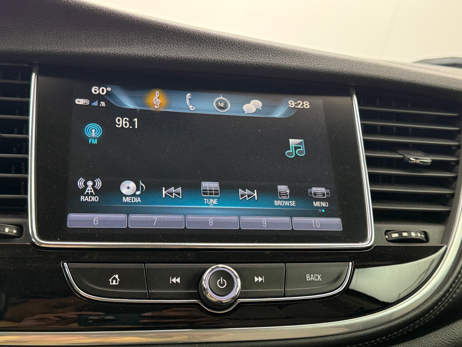 Thumbnail: 2019 Buick Encore - 4