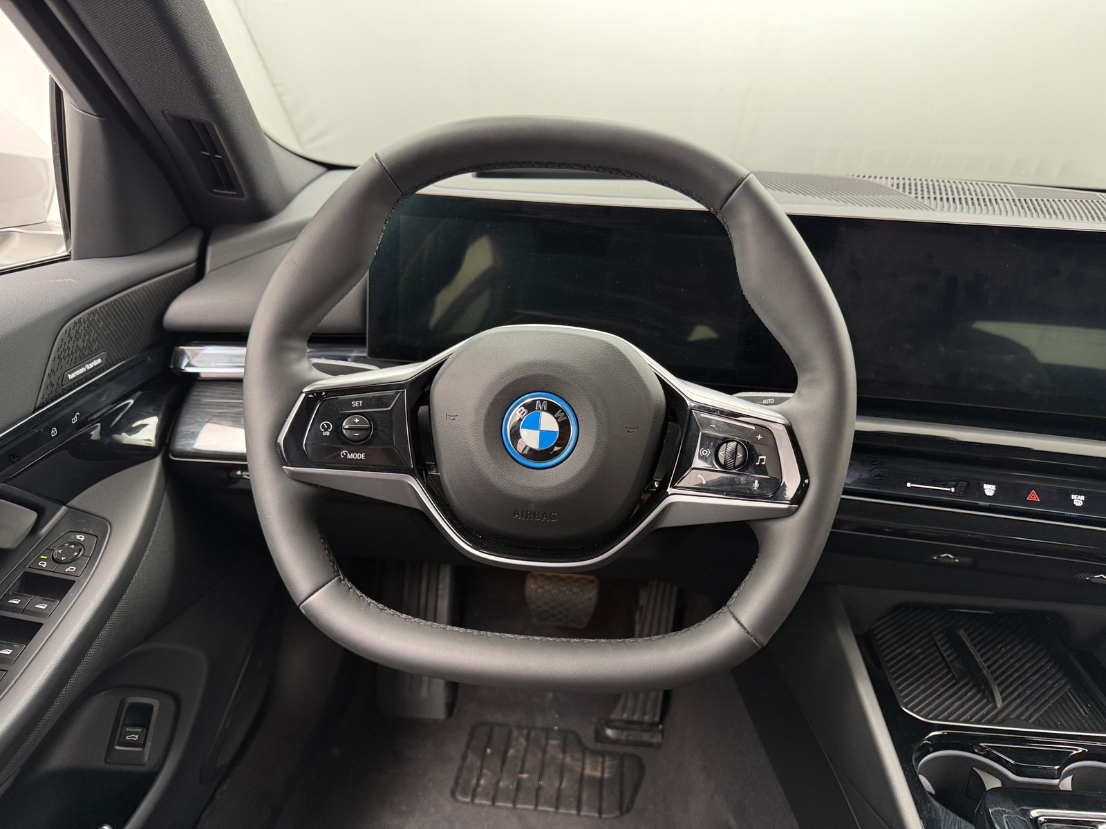 Thumbnail: 2025 BMW i5 - 4
