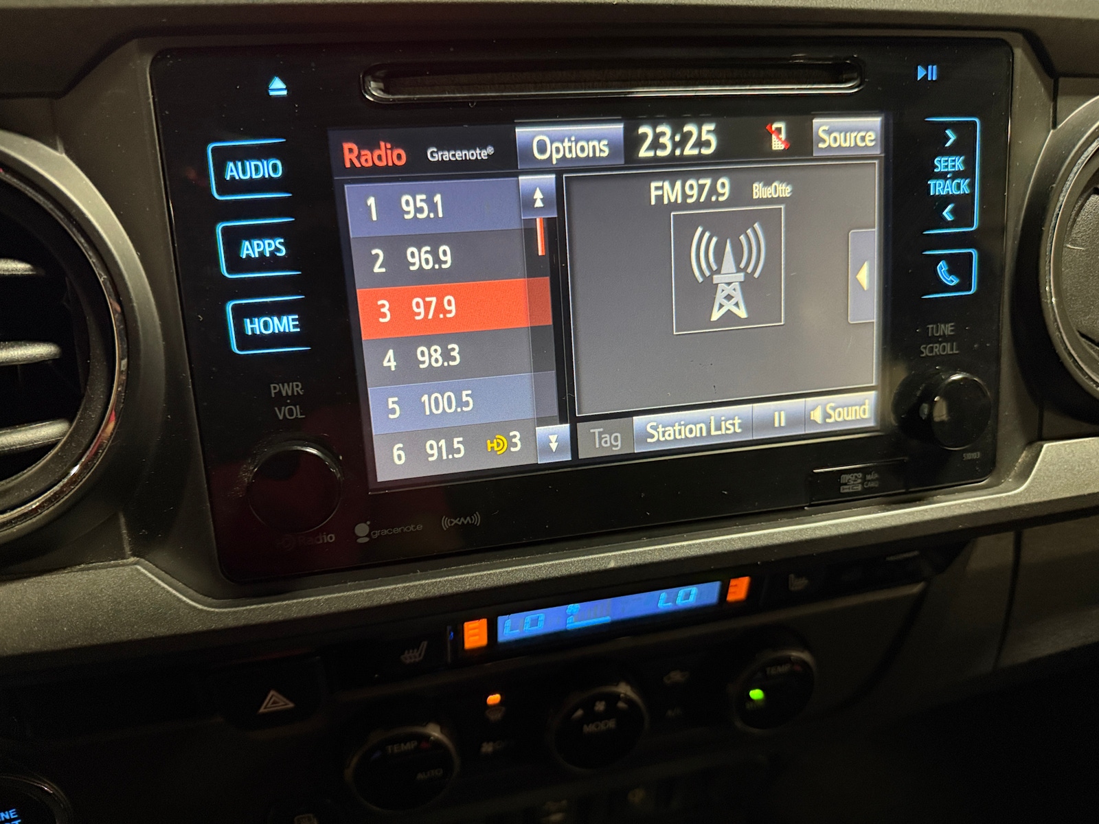 Thumbnail: 2017 Toyota Tacoma - 4