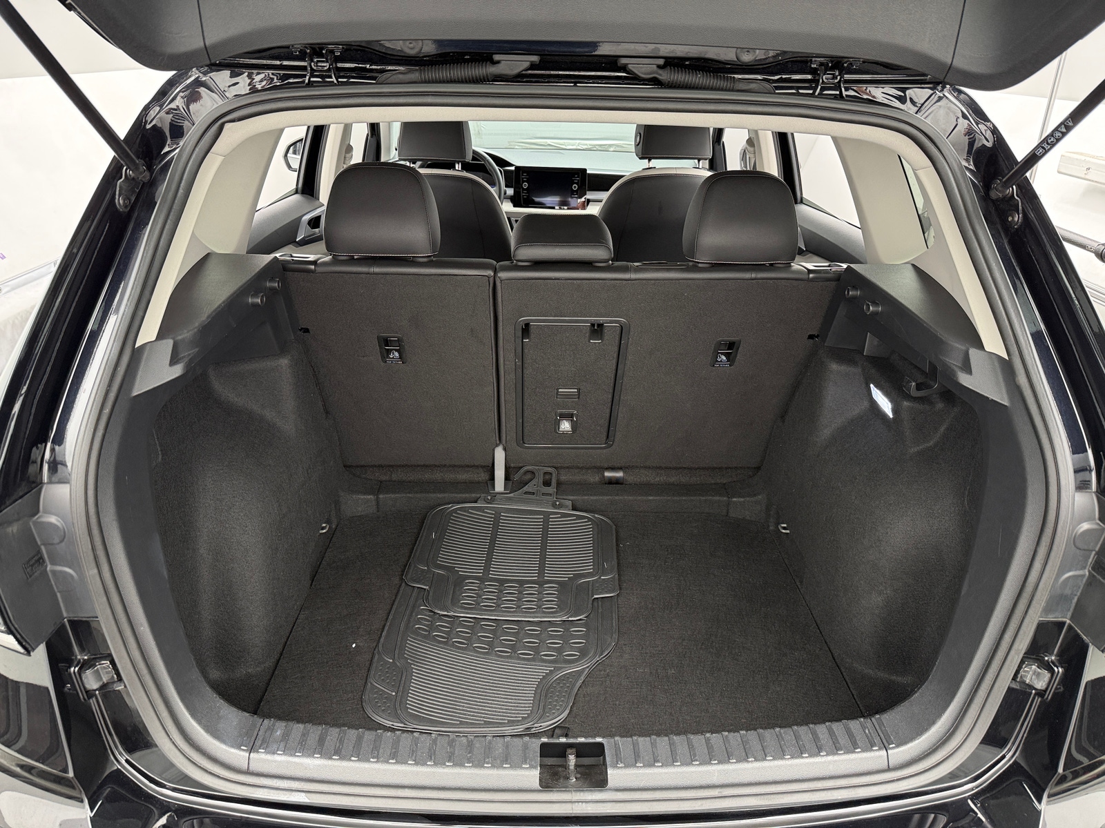 Thumbnail: 2025 Volkswagen Taos - 6