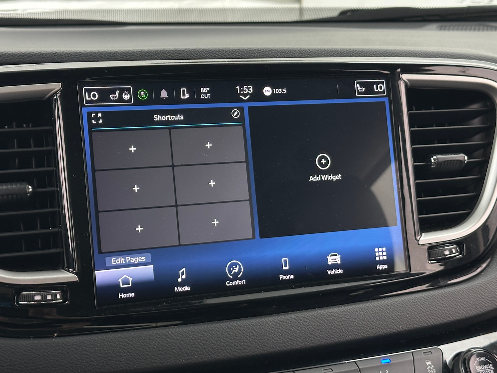 Thumbnail: 2023 Chrysler Pacifica - 3