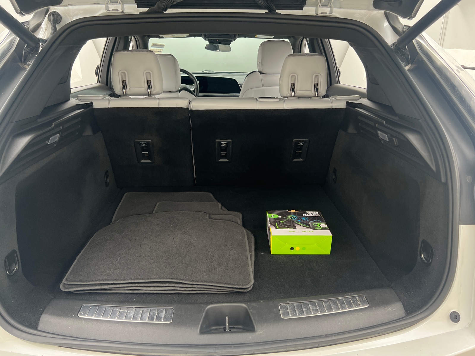 Thumbnail: 2024 Cadillac XT4 - 6