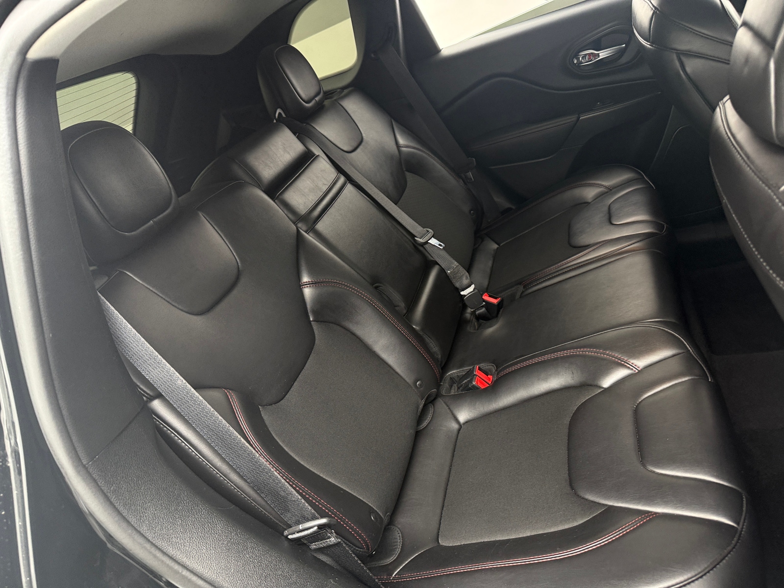 Thumbnail: 2019 Jeep Cherokee - 6