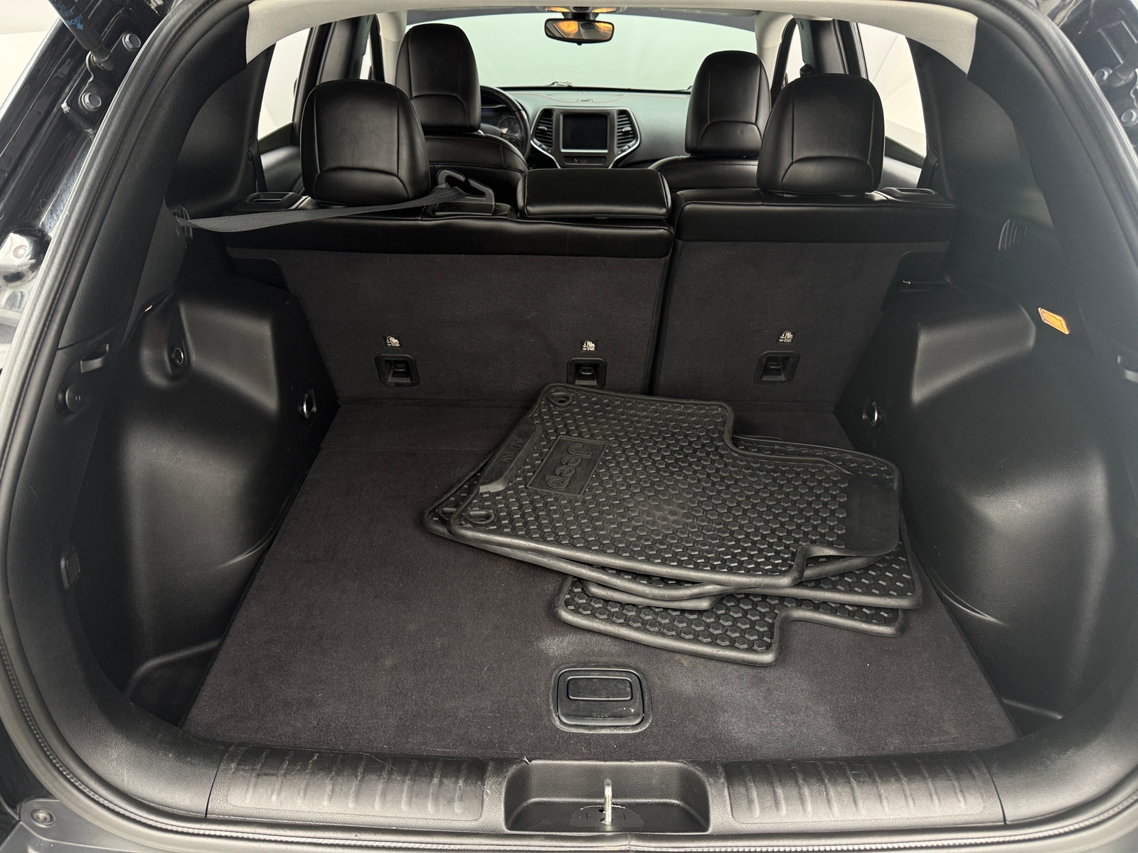 Thumbnail: 2019 Jeep Cherokee - 7