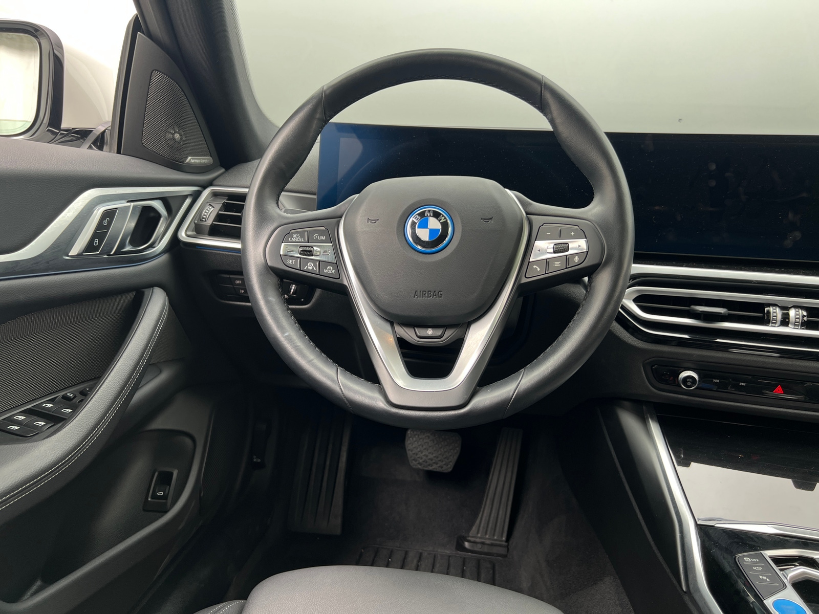 Thumbnail: 2023 BMW i4 - 5