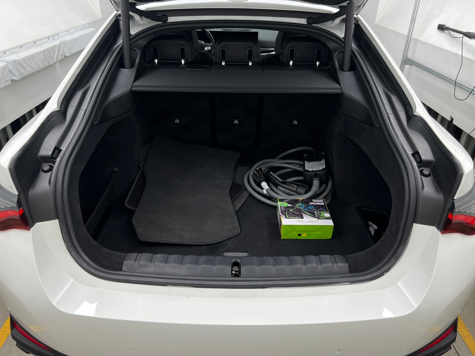 Thumbnail: 2023 BMW i4 - 7