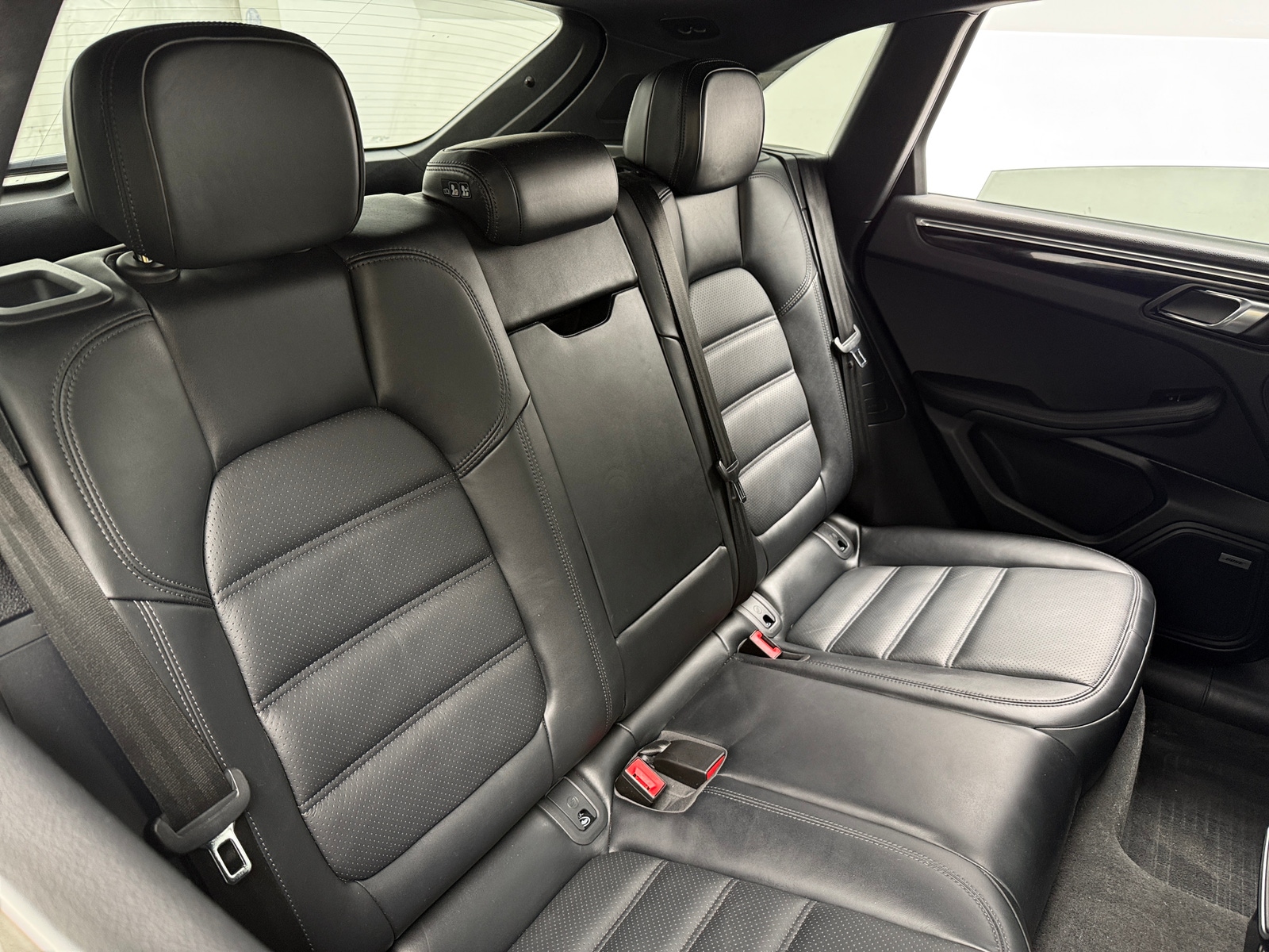 Thumbnail: 2023 Porsche Macan - 5