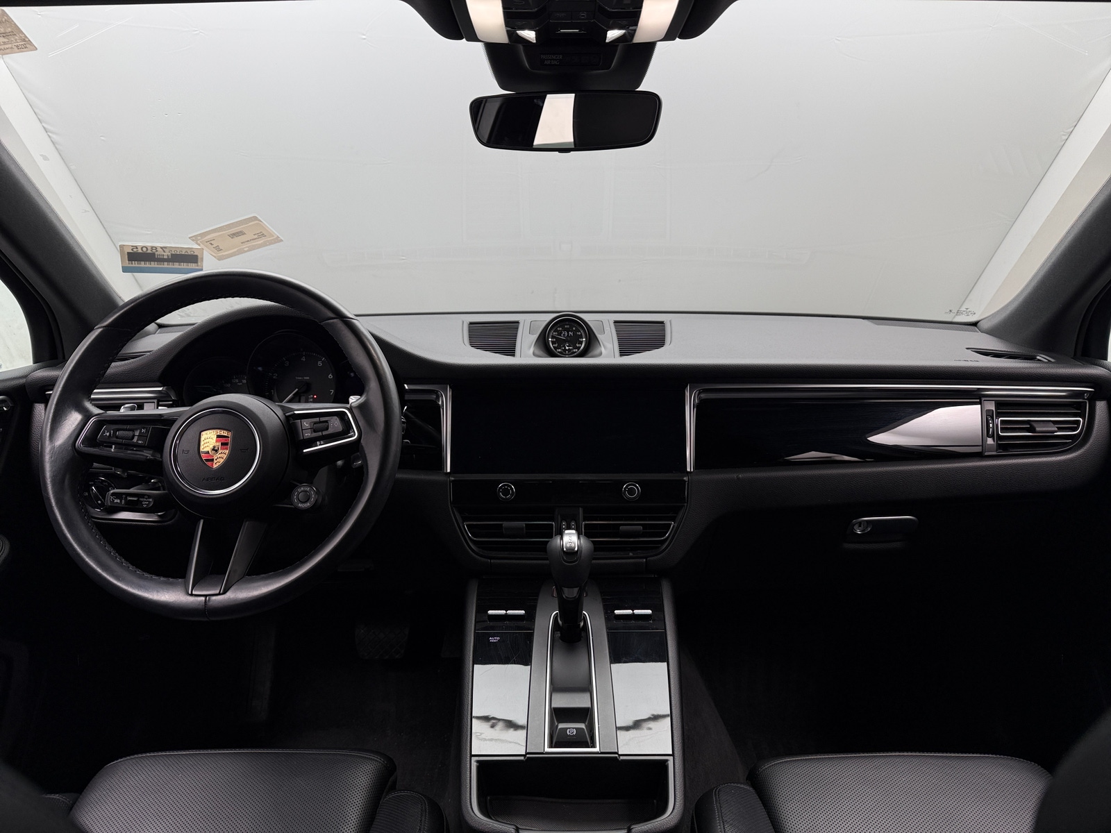 Thumbnail: 2023 Porsche Macan - 2