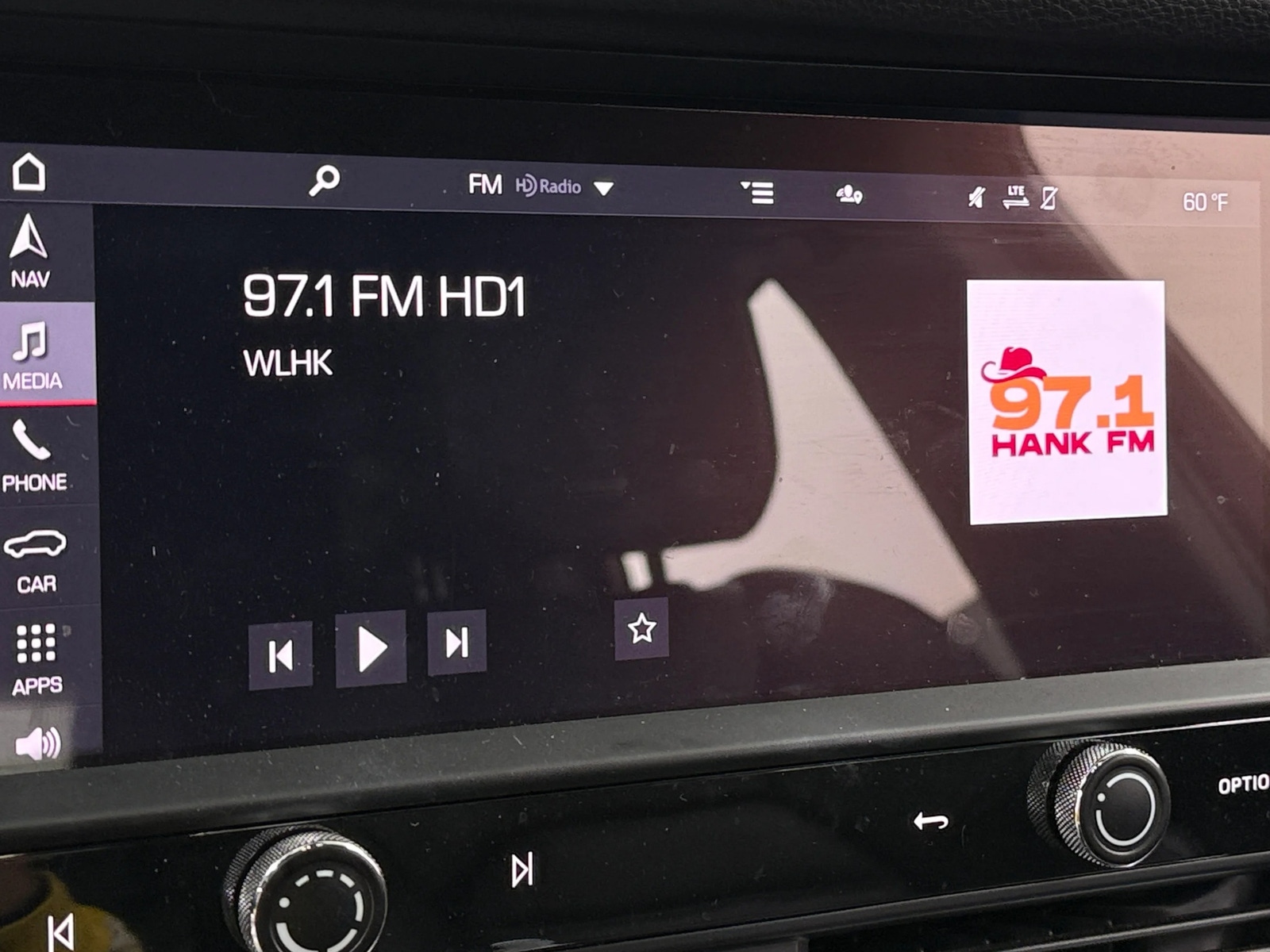 Thumbnail: 2023 Porsche Macan - 3