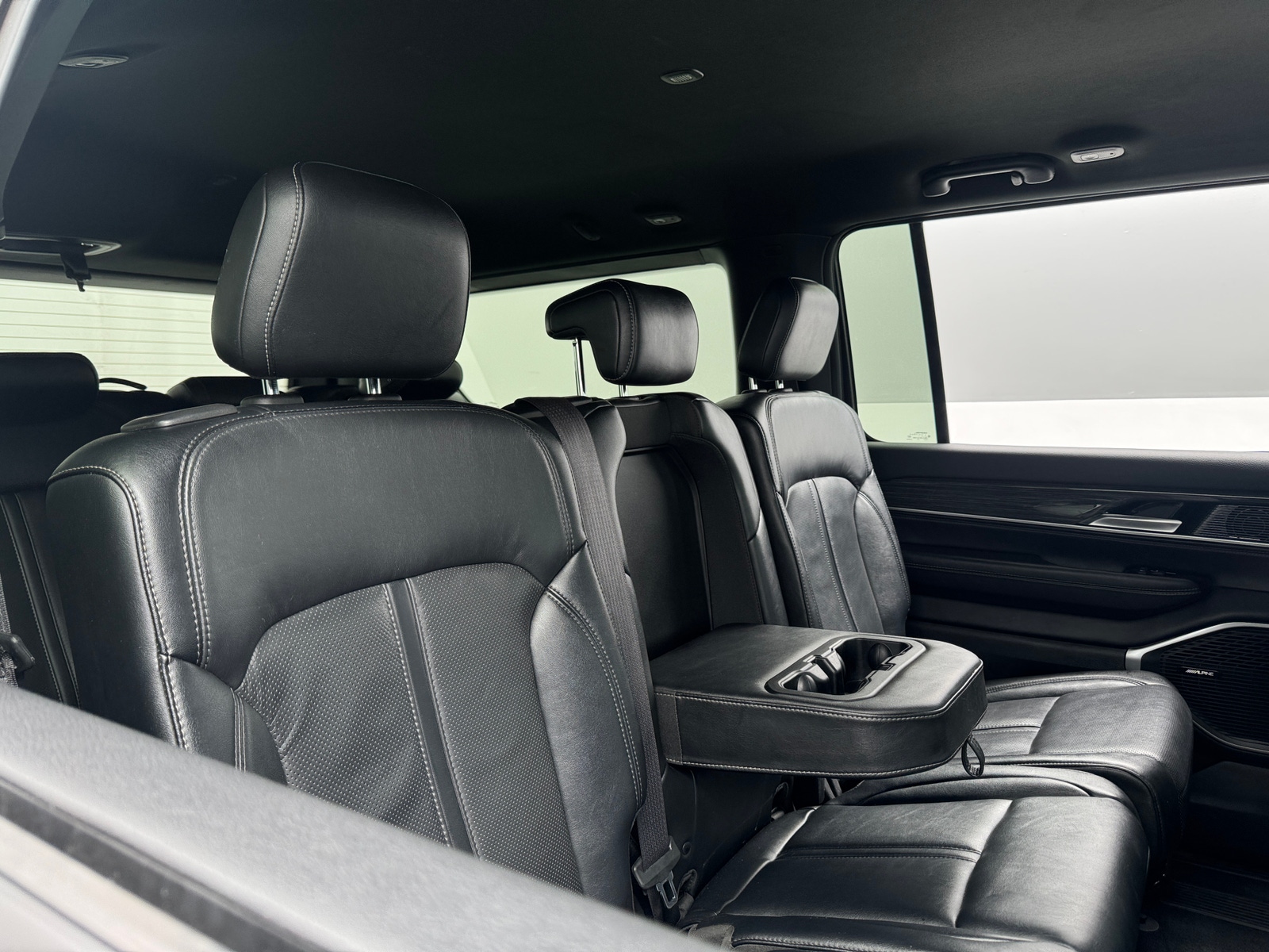 Thumbnail: 2022 Jeep Wagoneer - 5