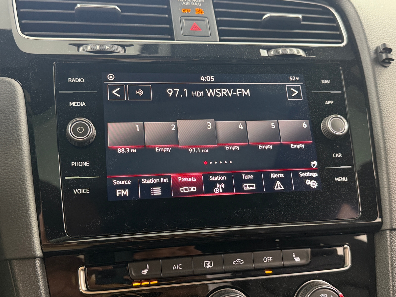 Thumbnail: 2021 Volkswagen Golf - 3