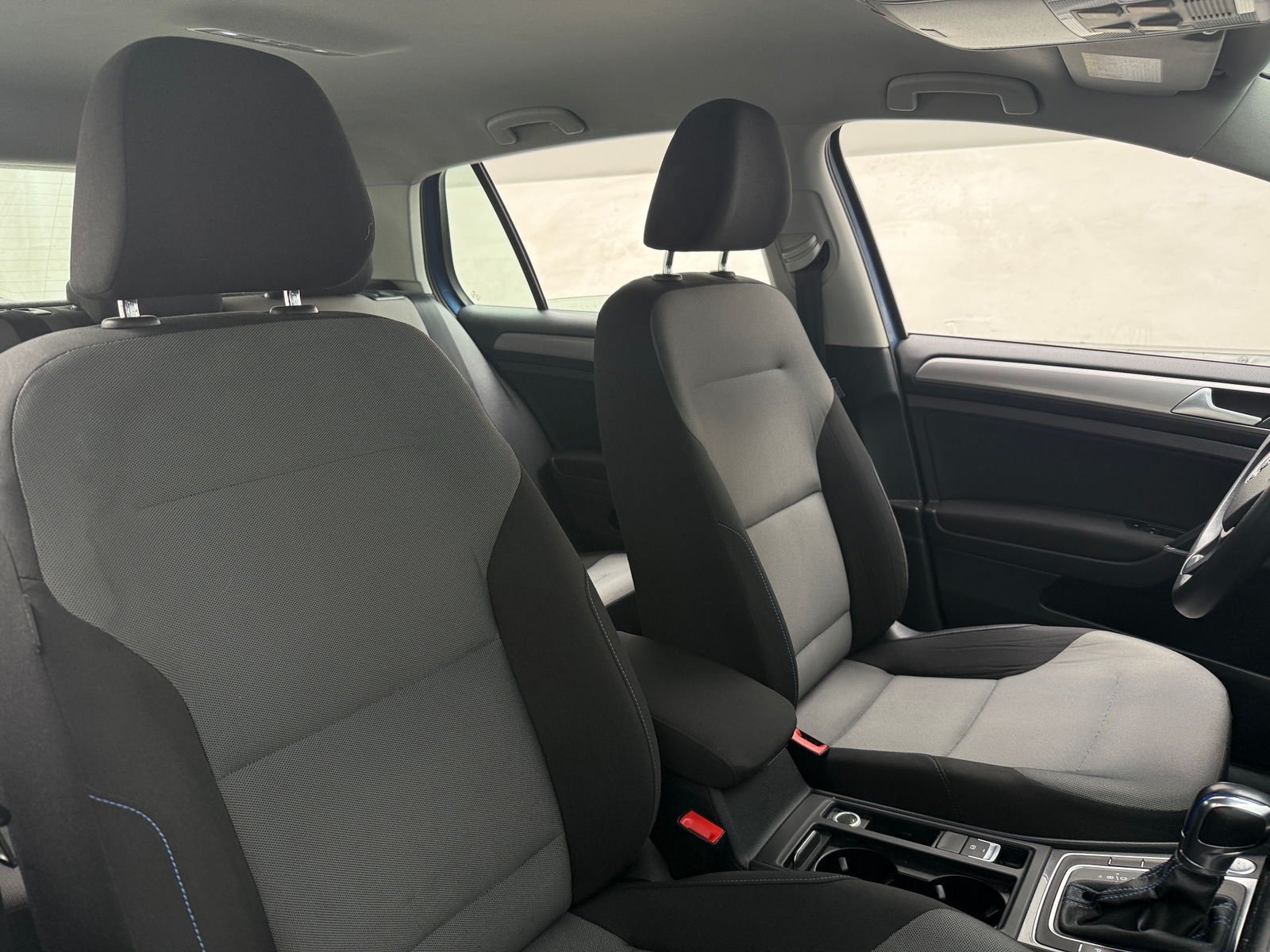 Thumbnail: 2015 Volkswagen e-Golf - 2