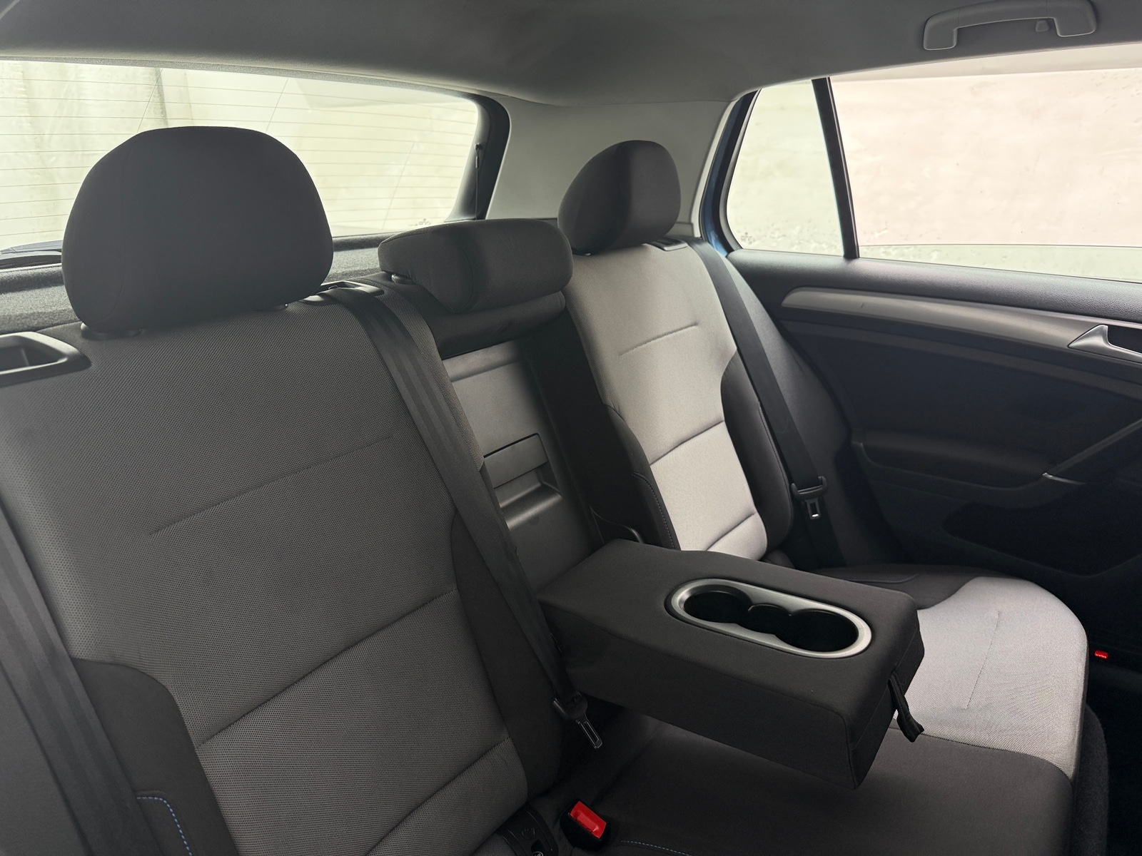 Thumbnail: 2015 Volkswagen e-Golf - 6