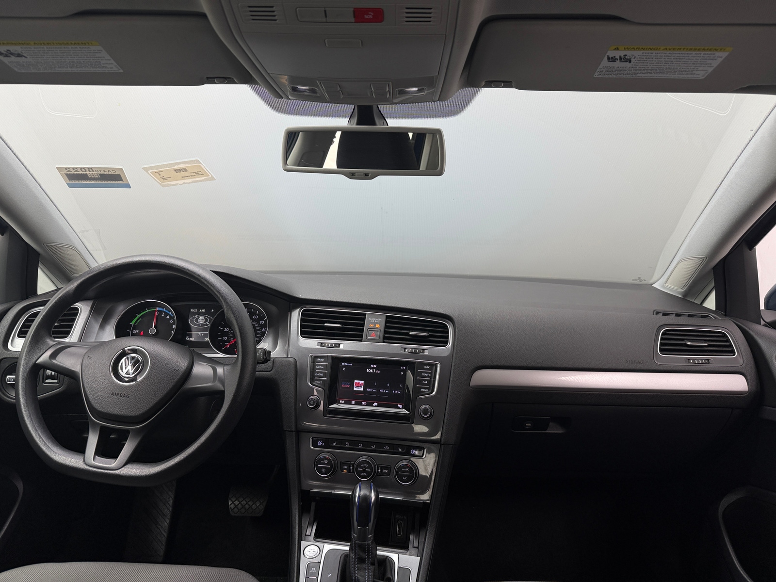 Thumbnail: 2015 Volkswagen e-Golf - 3
