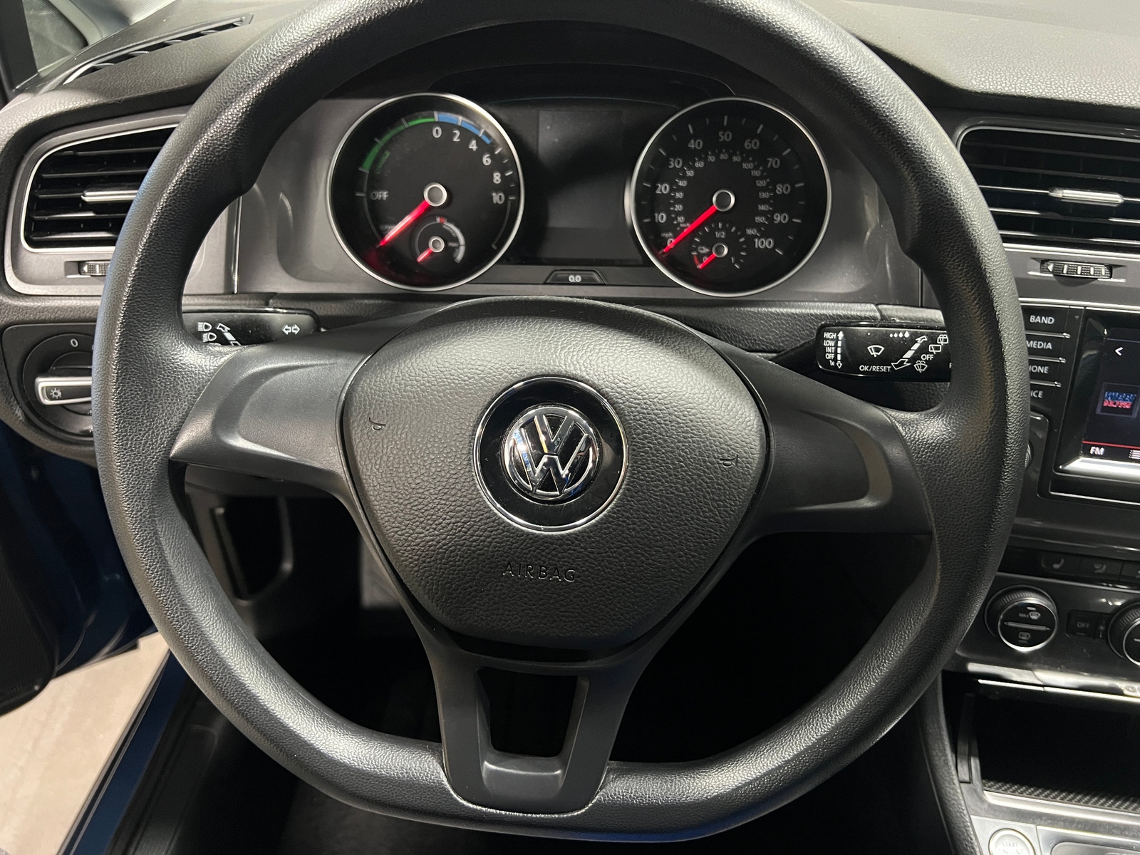 Thumbnail: 2015 Volkswagen e-Golf - 5