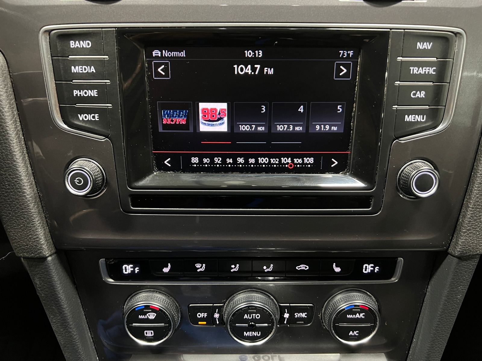 Thumbnail: 2015 Volkswagen e-Golf - 4