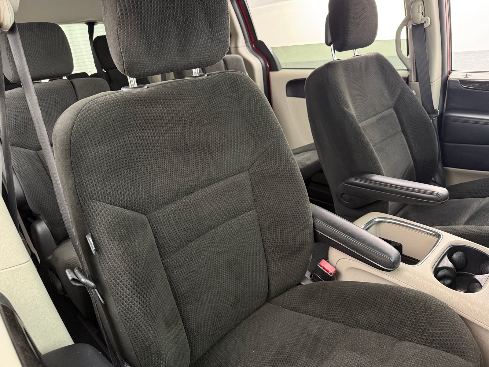 Thumbnail: 2016 Dodge Grand Caravan - 2