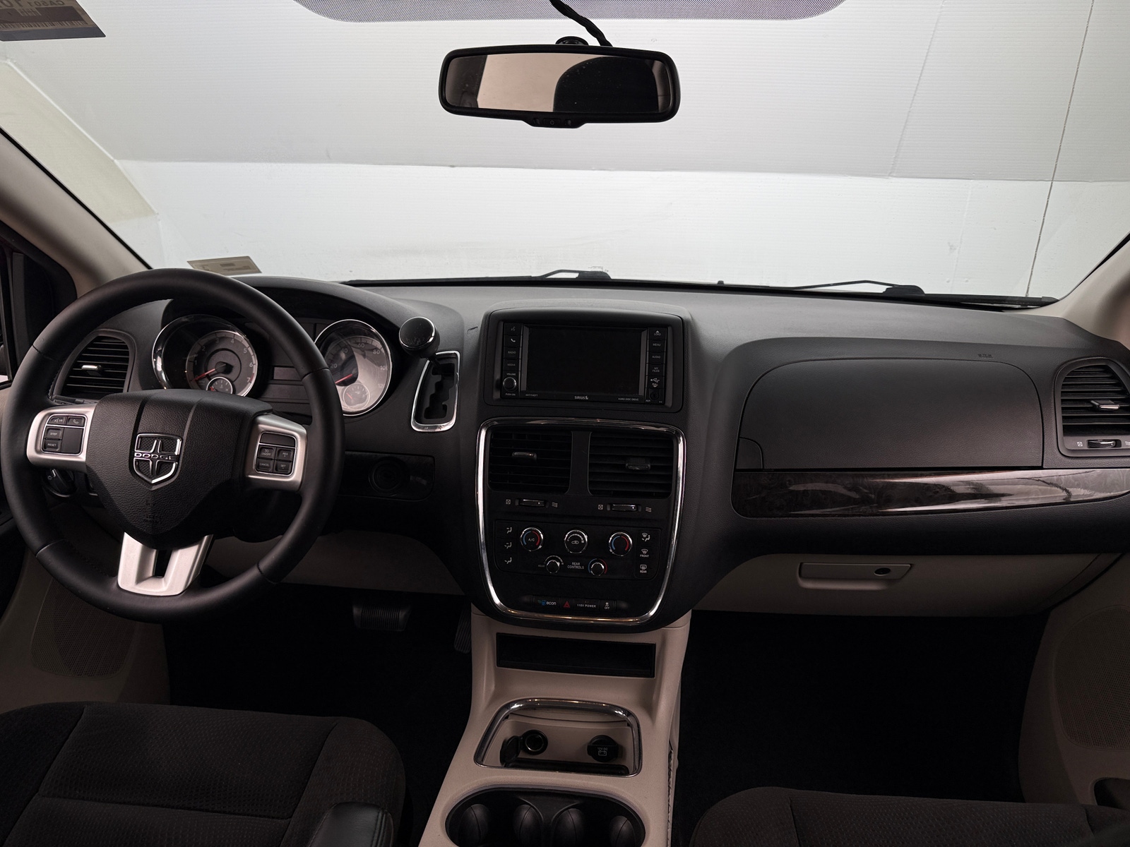 Thumbnail: 2016 Dodge Grand Caravan - 3