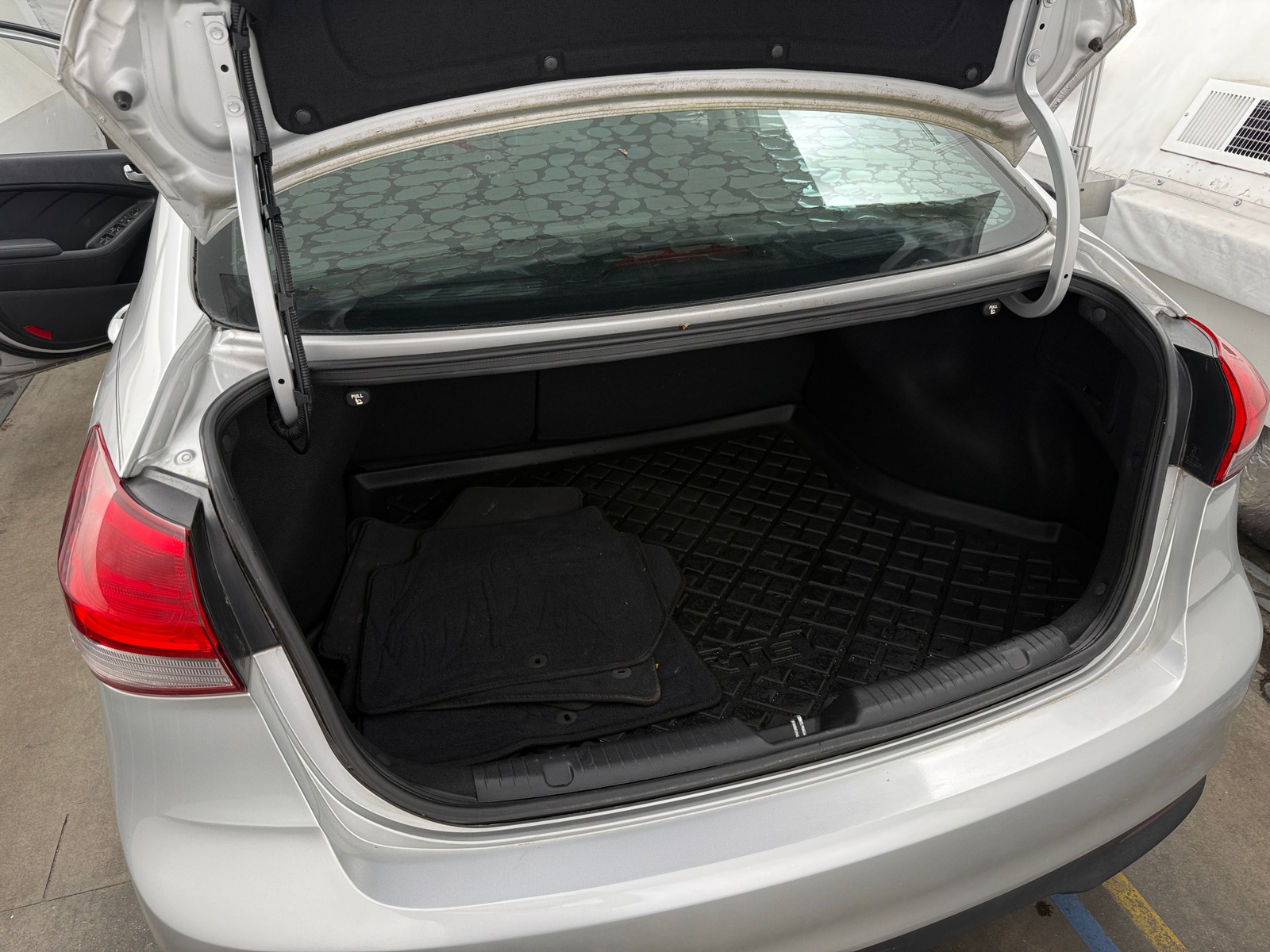 Thumbnail: 2018 Kia Forte - 6