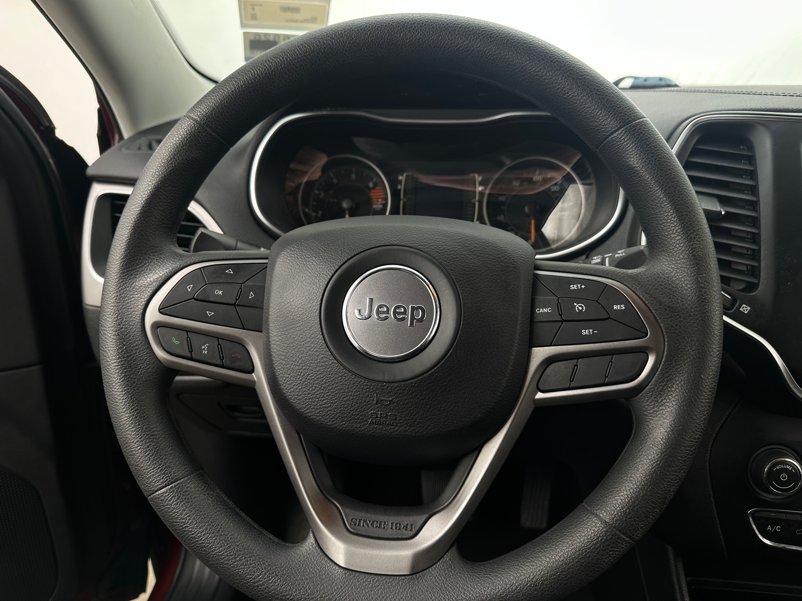 Thumbnail: 2020 Jeep Cherokee - 5