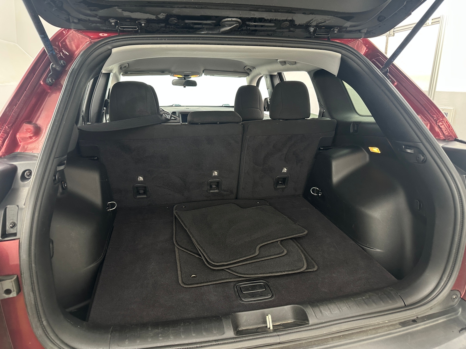 Thumbnail: 2020 Jeep Cherokee - 7