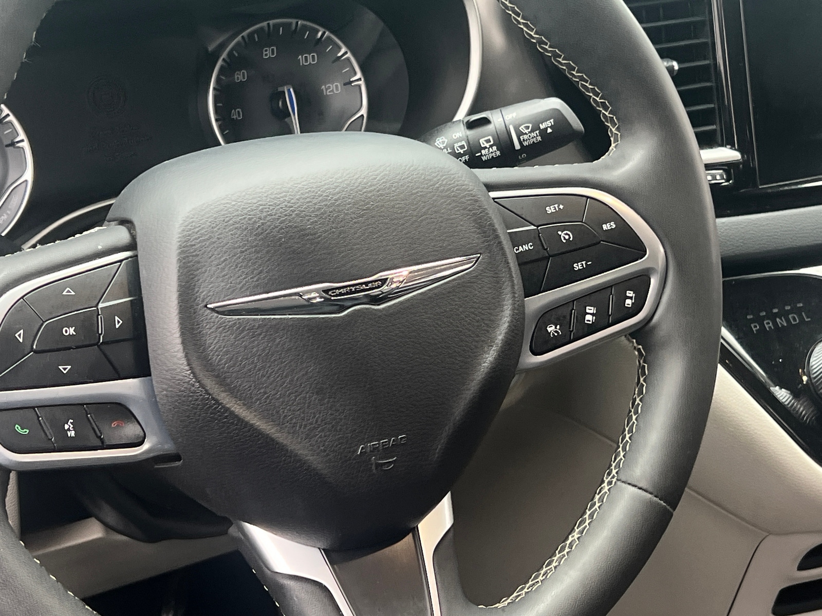 Thumbnail: 2023 Chrysler Pacifica - 4