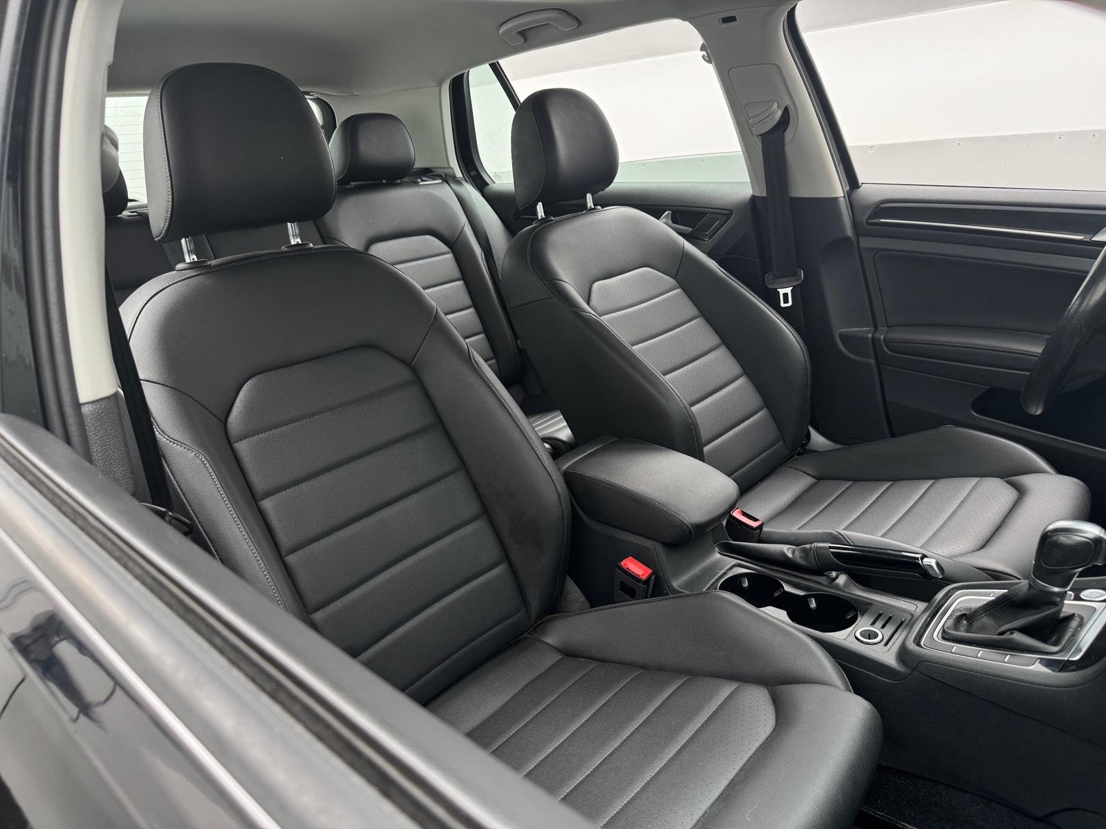 Thumbnail: 2017 Volkswagen Golf - 2