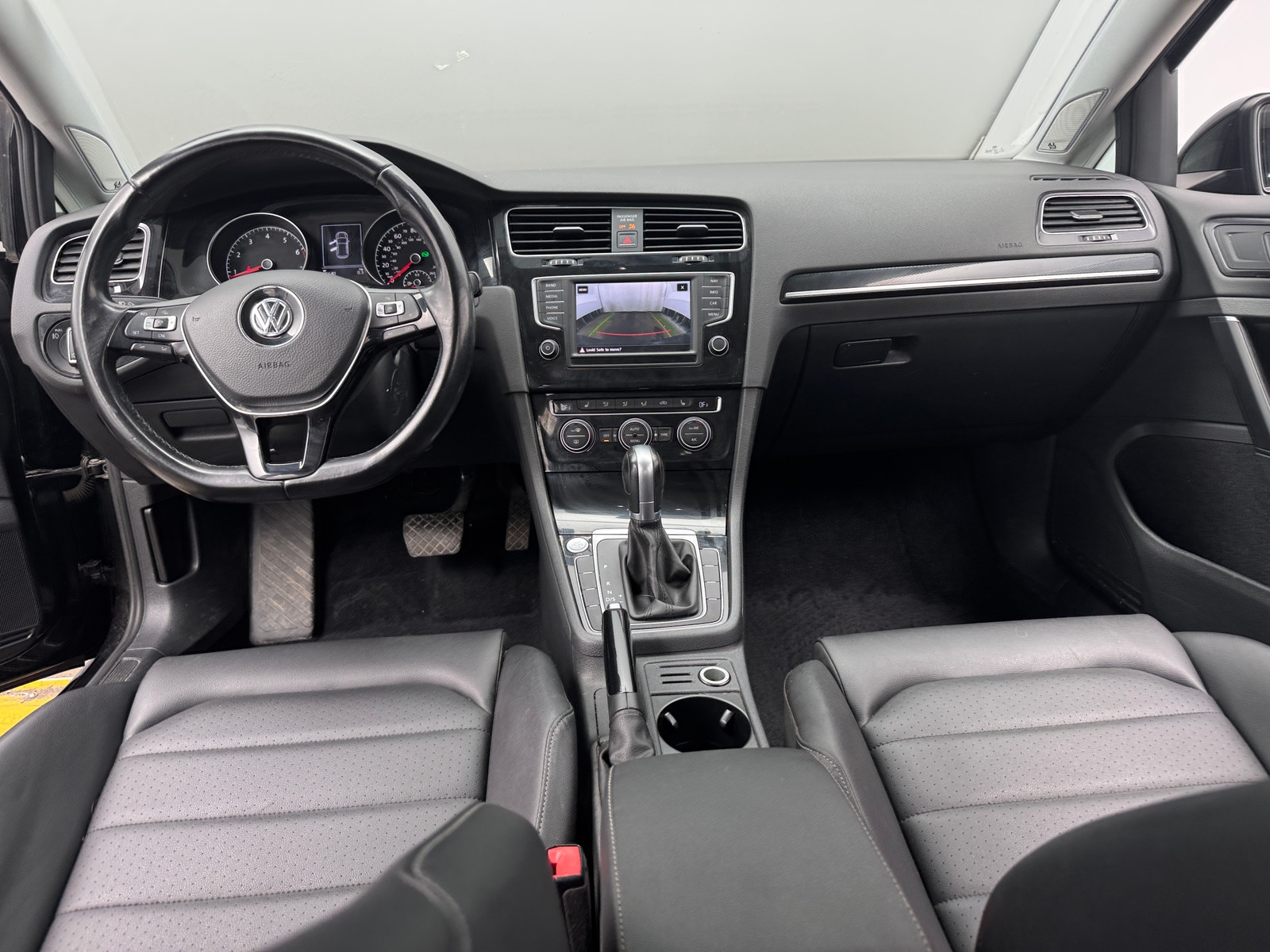 Thumbnail: 2017 Volkswagen Golf - 3