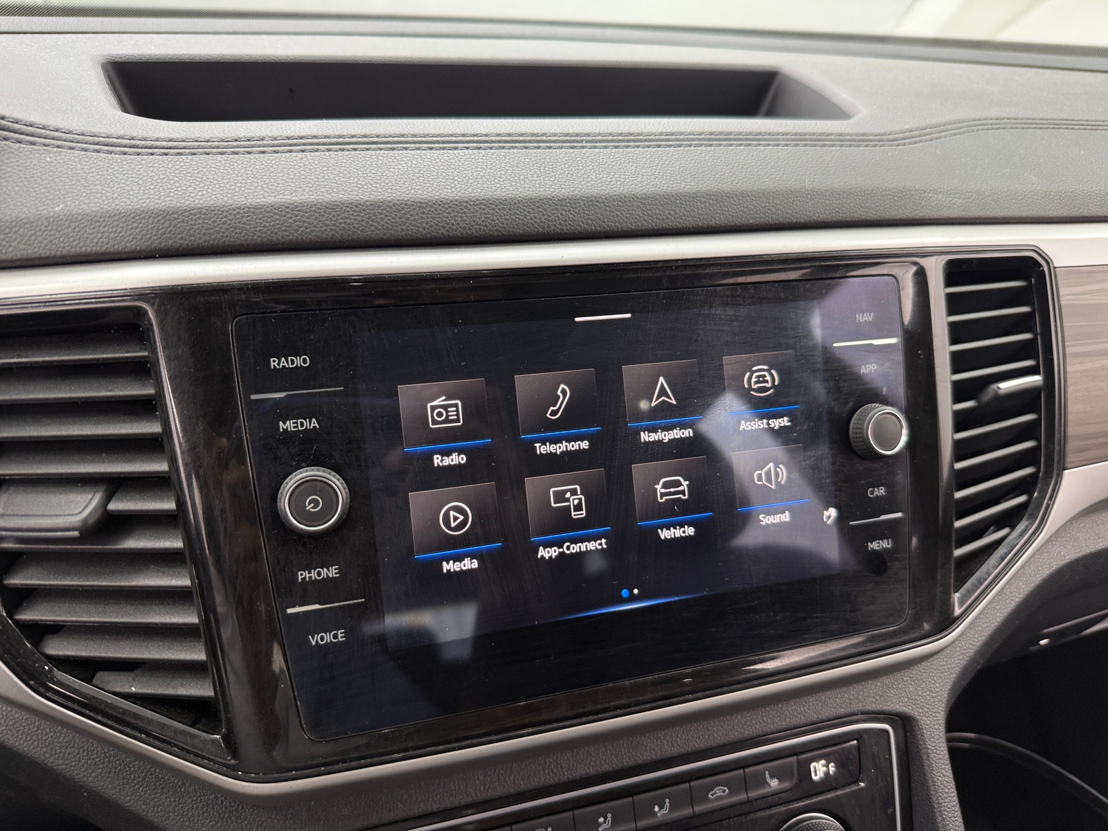 Thumbnail: 2023 Volkswagen Atlas - 3