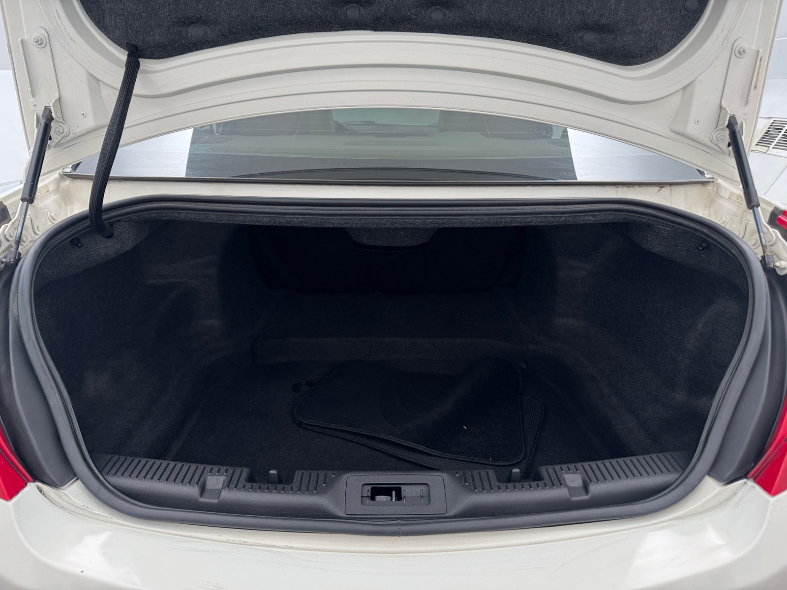 Thumbnail: 2013 Lincoln MKS - 6