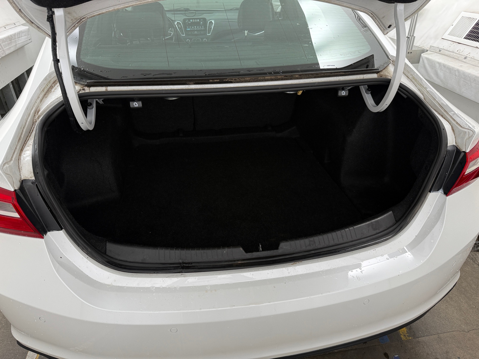 Thumbnail: 2018 Chevrolet Malibu - 7