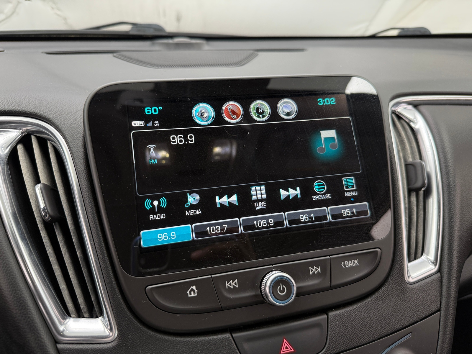 Thumbnail: 2018 Chevrolet Malibu - 4