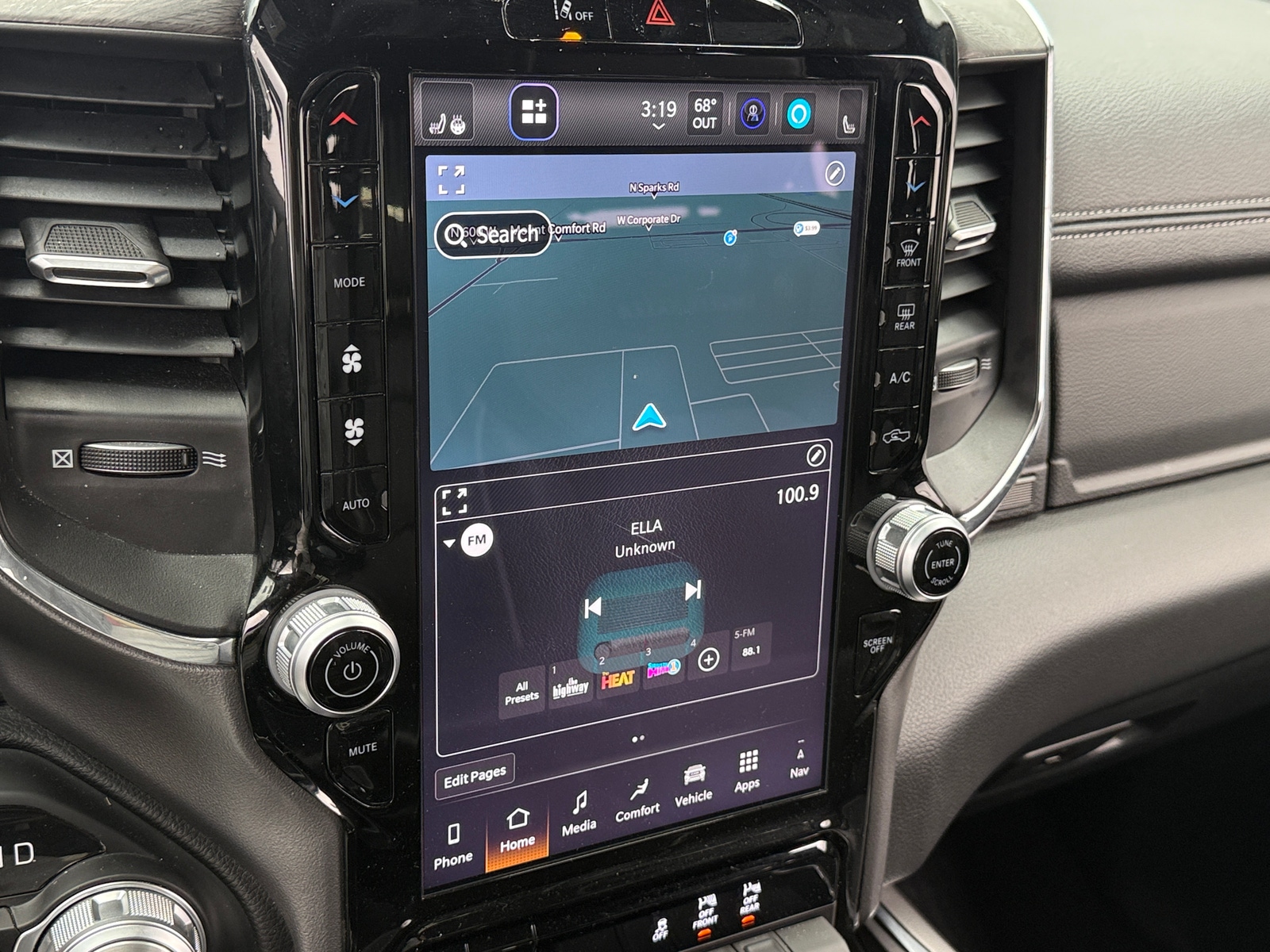 Thumbnail: 2025 RAM 1500 - 3