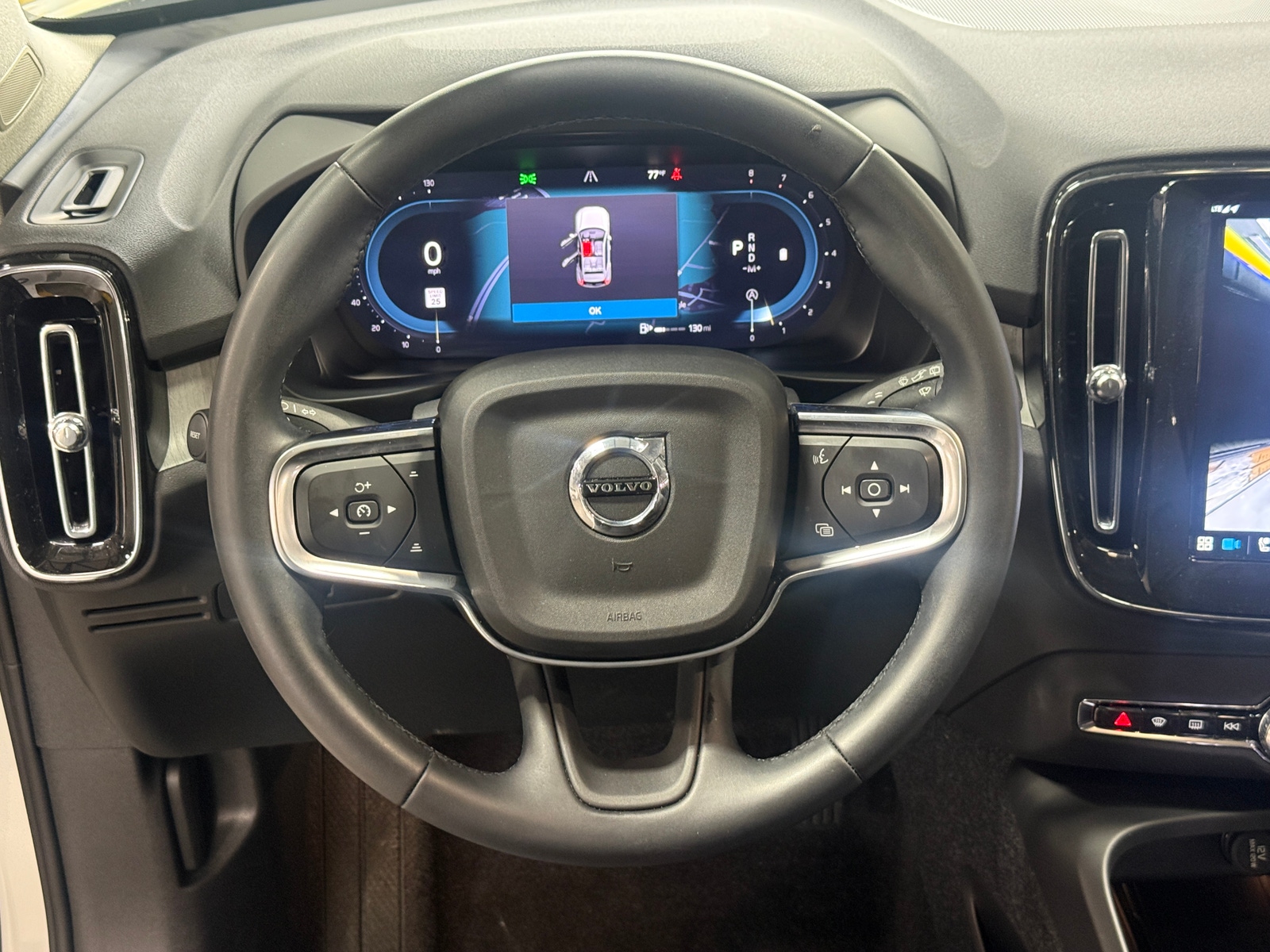 Thumbnail: 2025 Volvo XC40 - 4