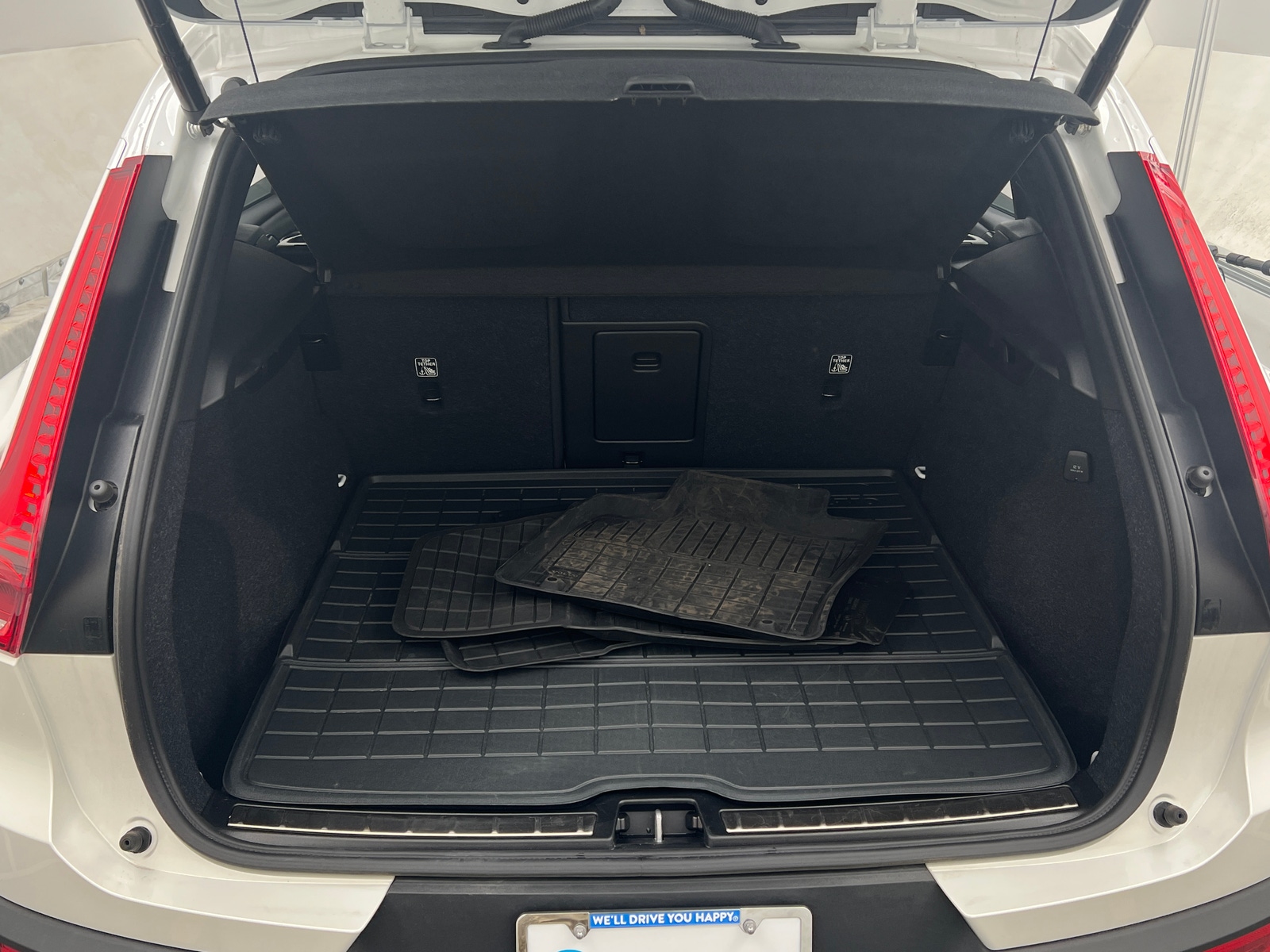 Thumbnail: 2025 Volvo XC40 - 6