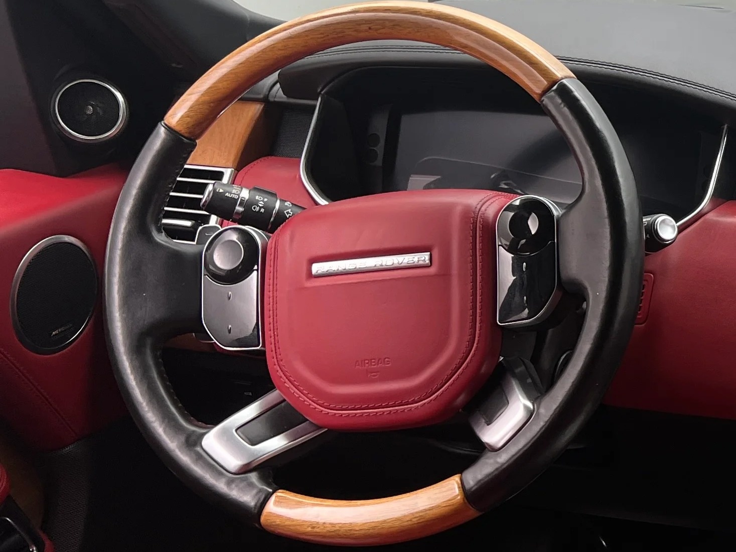 Thumbnail: 2018 Land Rover Range Rover - 4