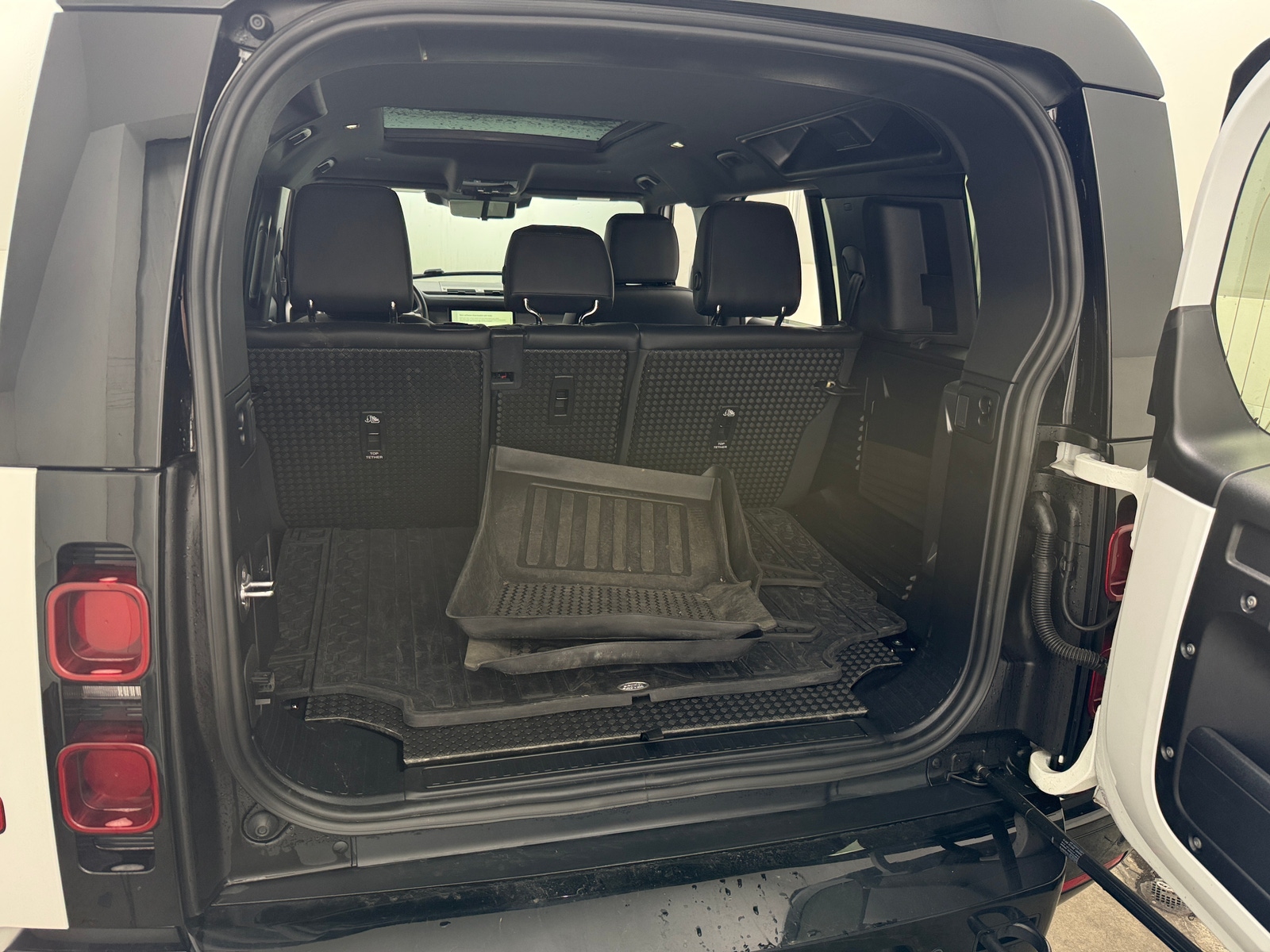 Thumbnail: 2024 Land Rover Defender - 6