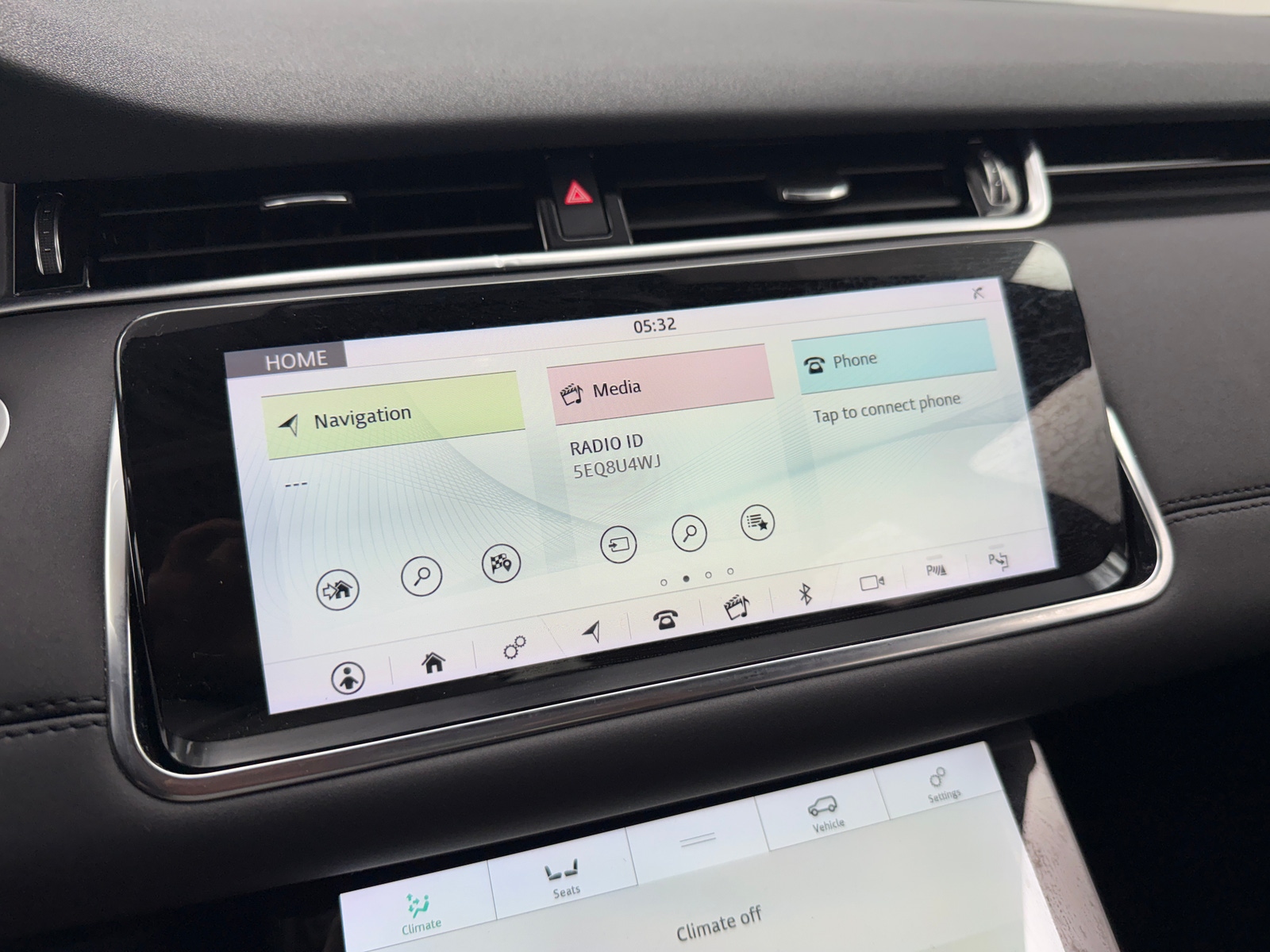 Thumbnail: 2020 Land Rover Range Rover Evoque - 3